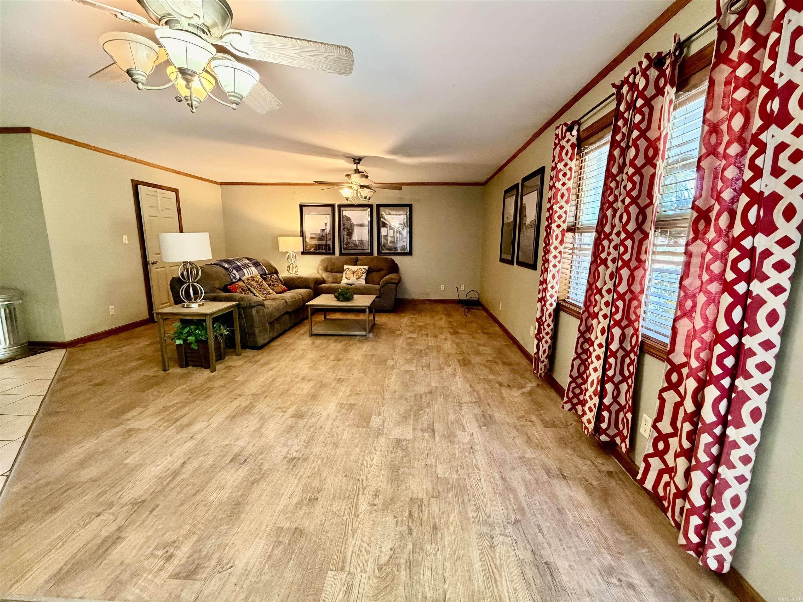 325 S Crestview Property Photo 3