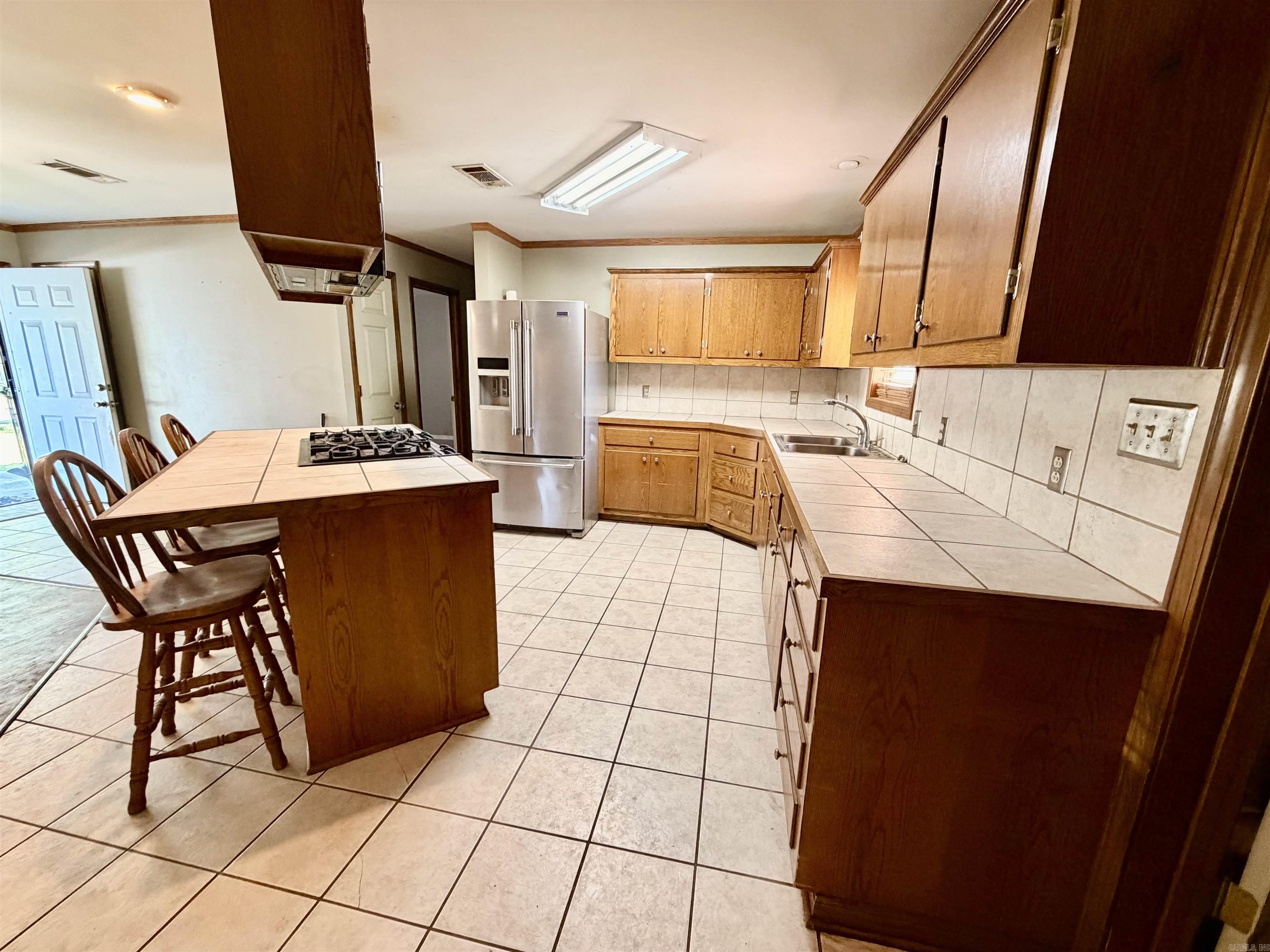 325 S Crestview Property Photo 5