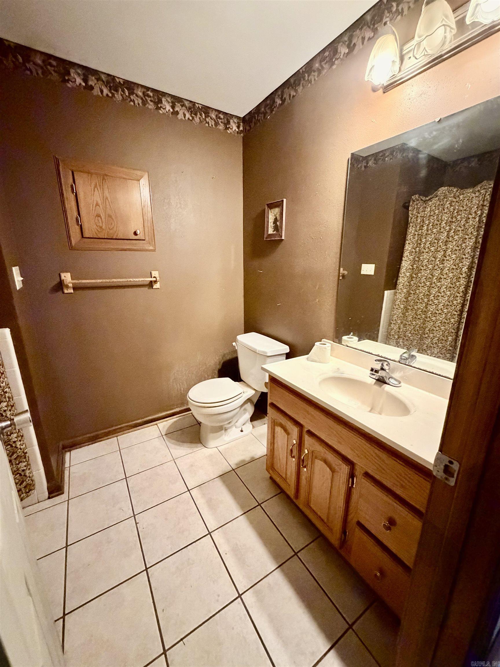 325 S Crestview Property Photo 9