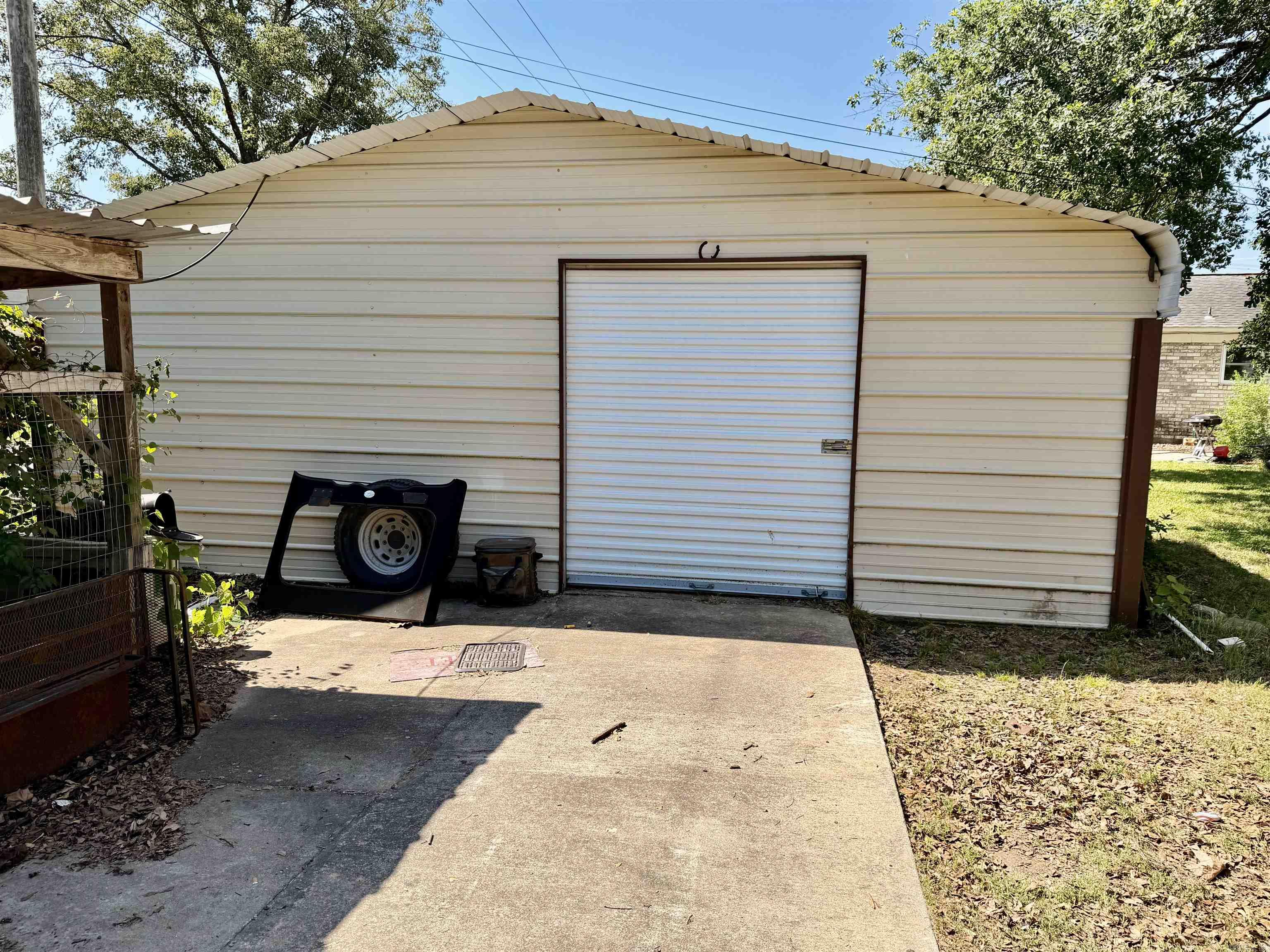 325 S Crestview Property Photo 12