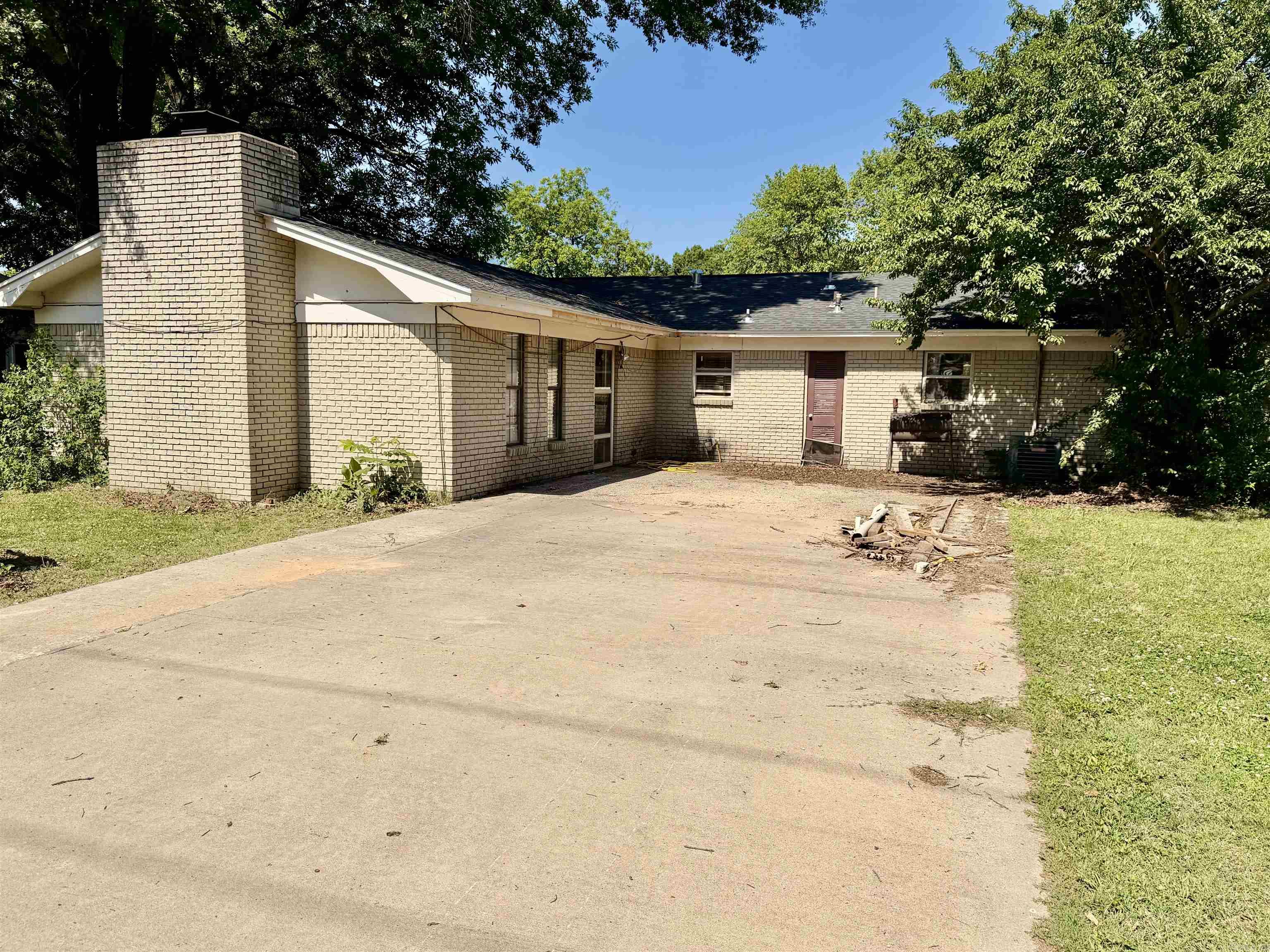 325 S Crestview Property Photo 13