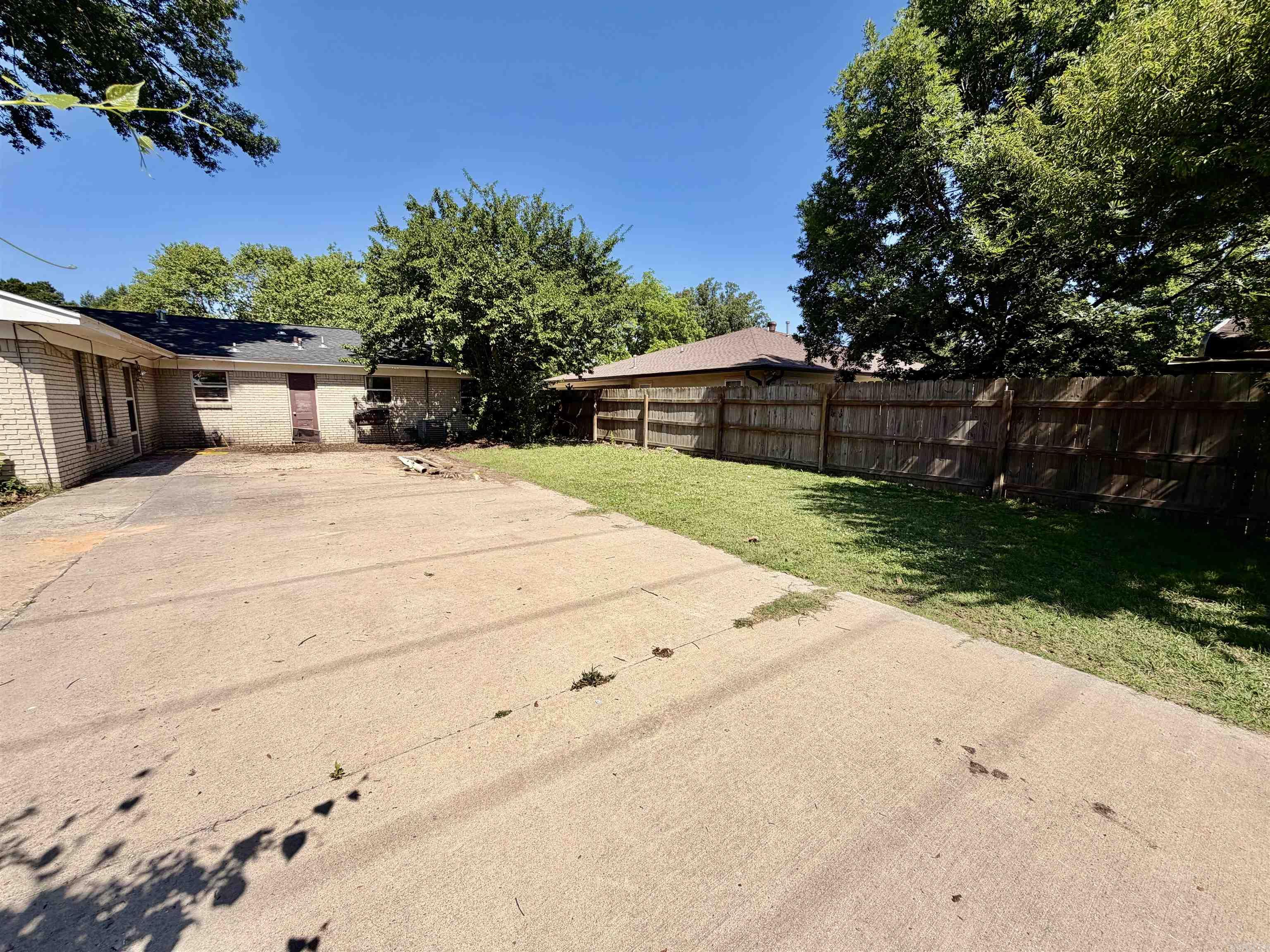 325 S Crestview Property Photo 14