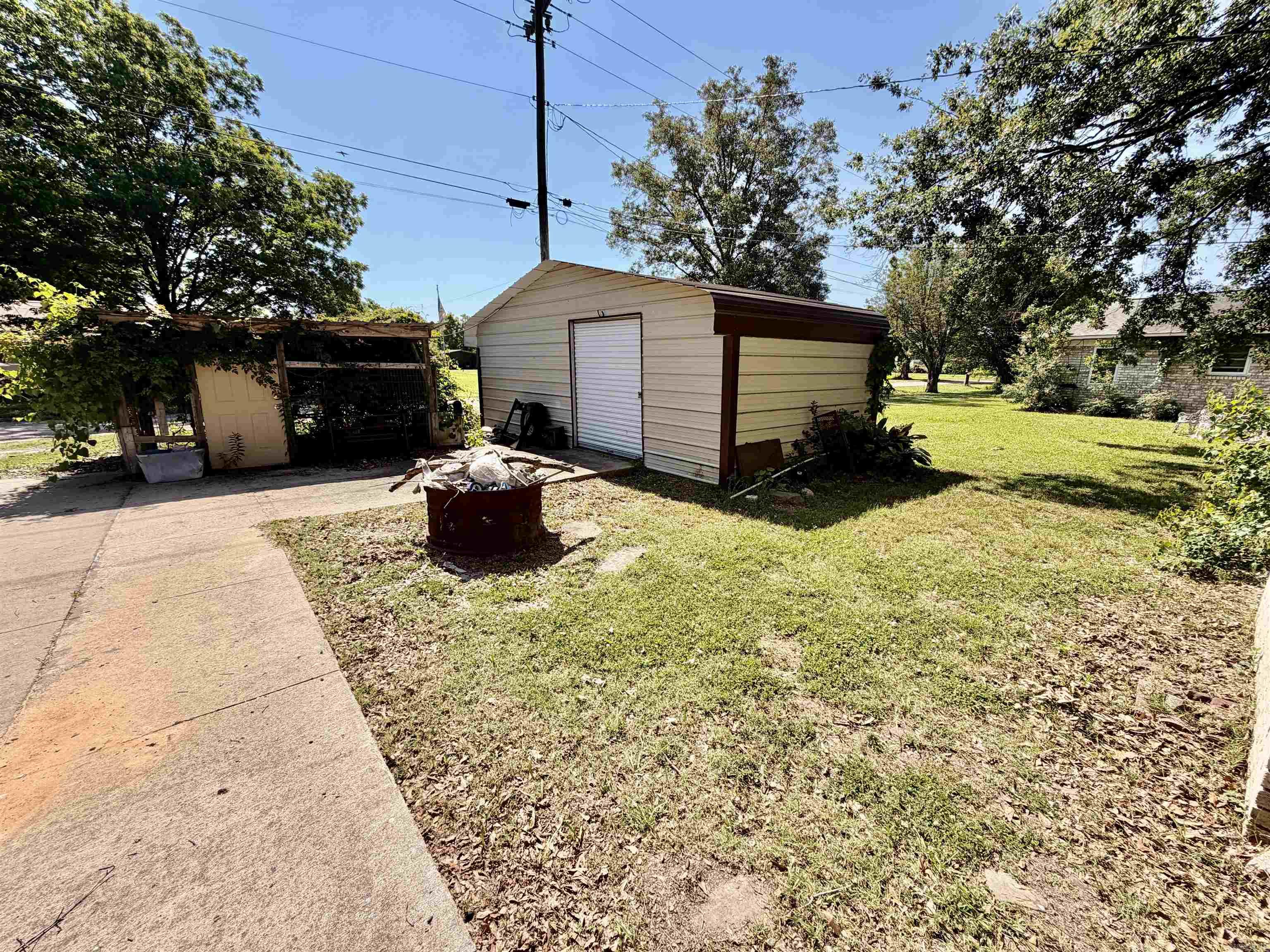 325 S Crestview Property Photo 15