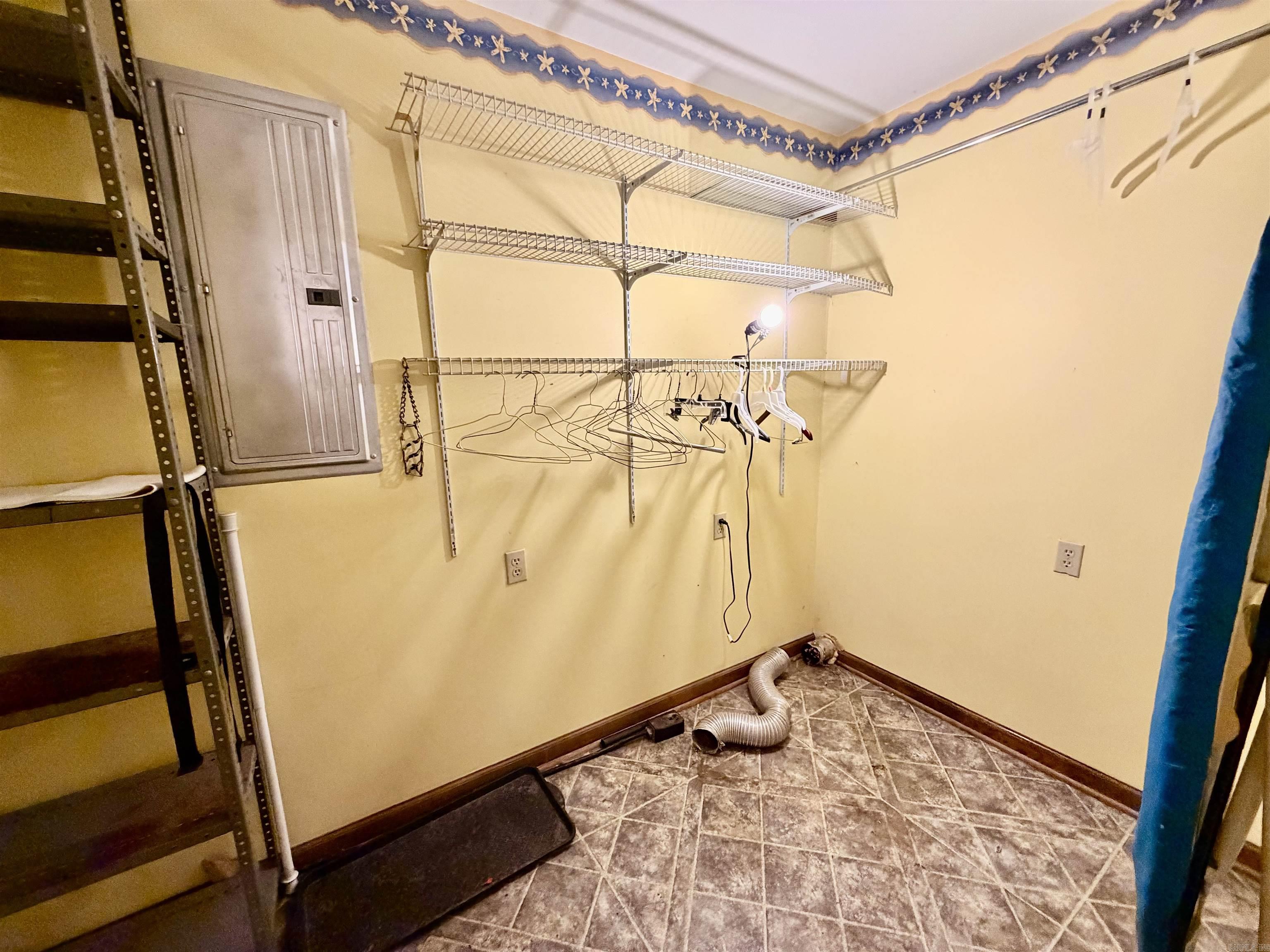 325 S Crestview Property Photo 18