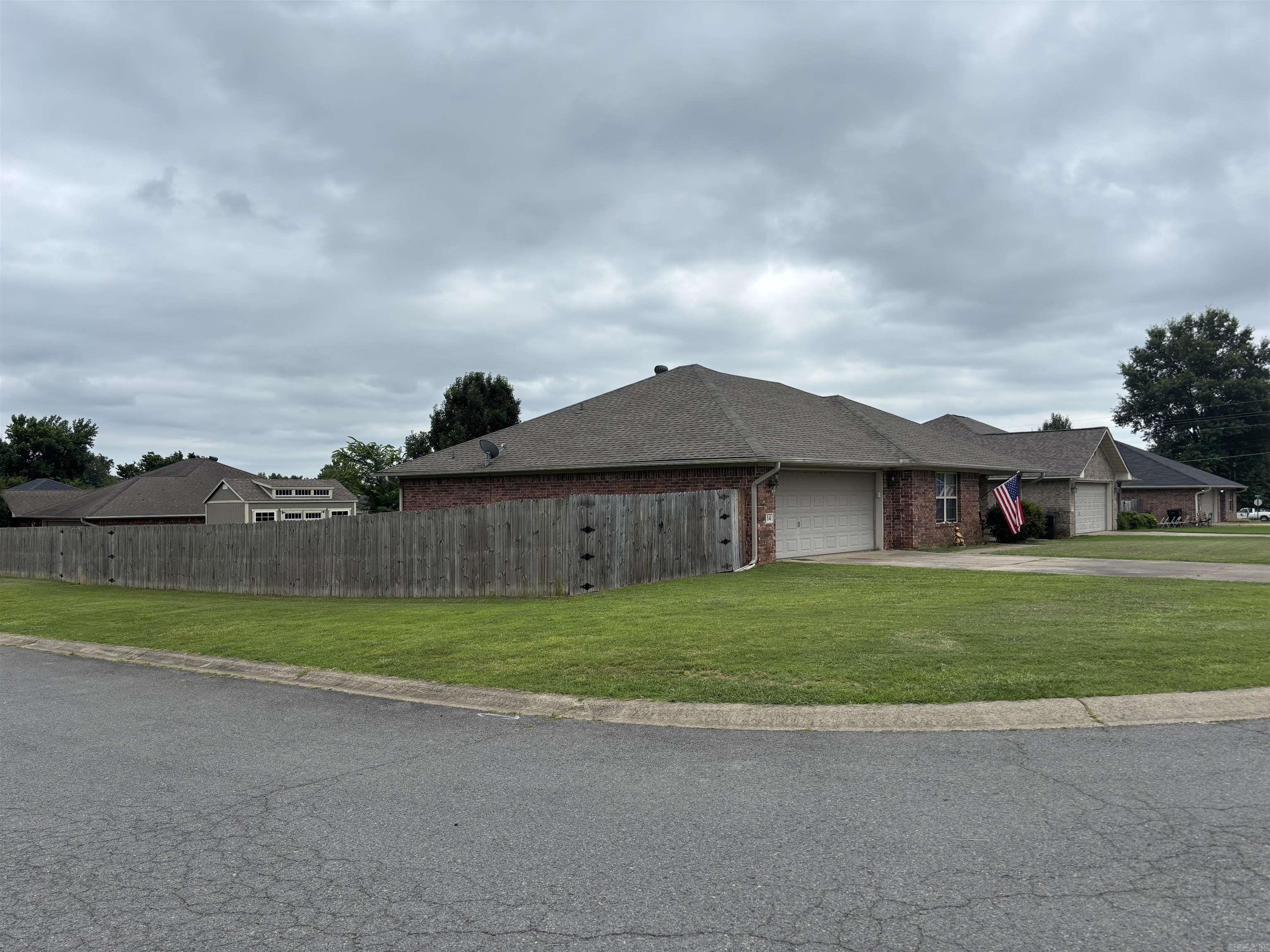 14 Windsor Park Drive Property Photo 2