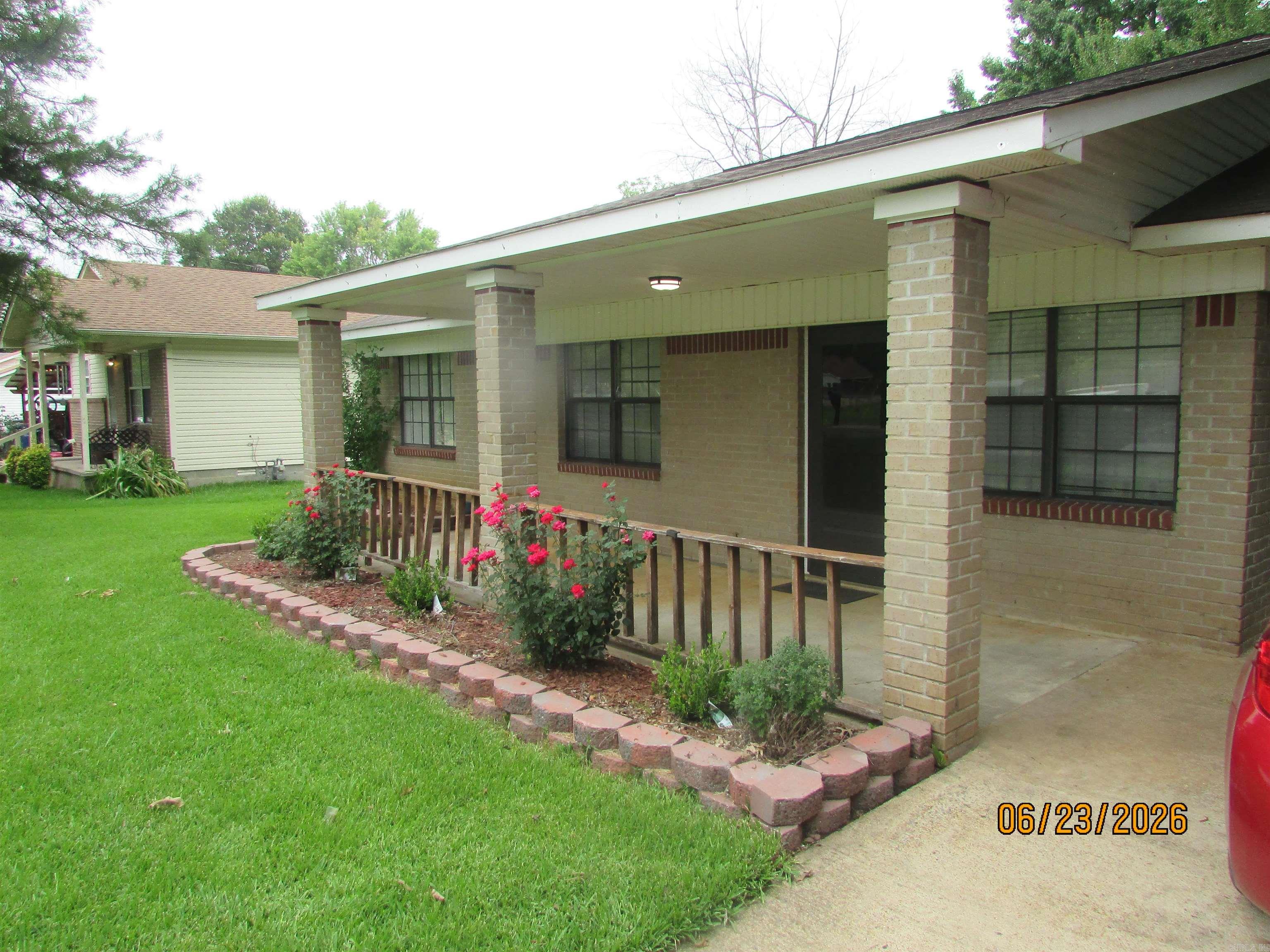 406 N Cherry Property Photo 2