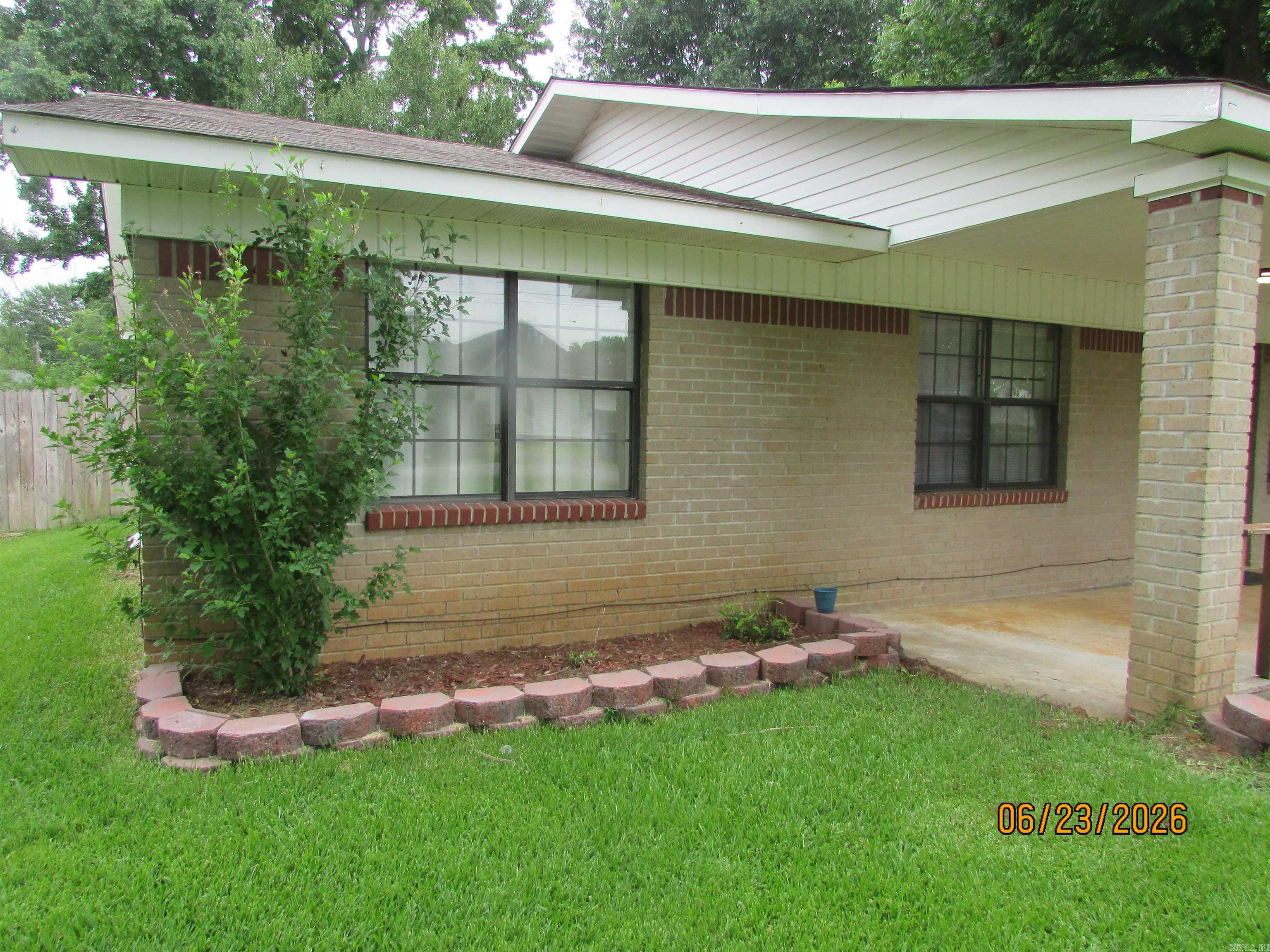 406 N Cherry Property Photo 3