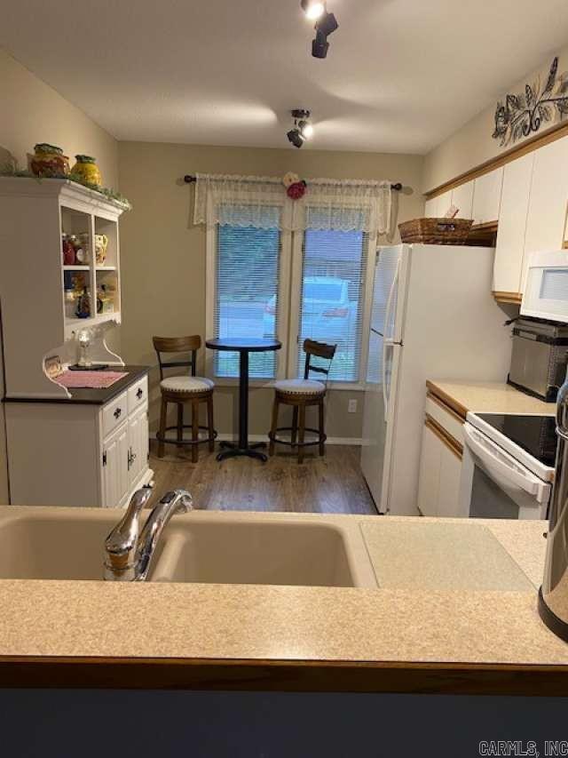 8 Lindsay Lane Property Photo 9