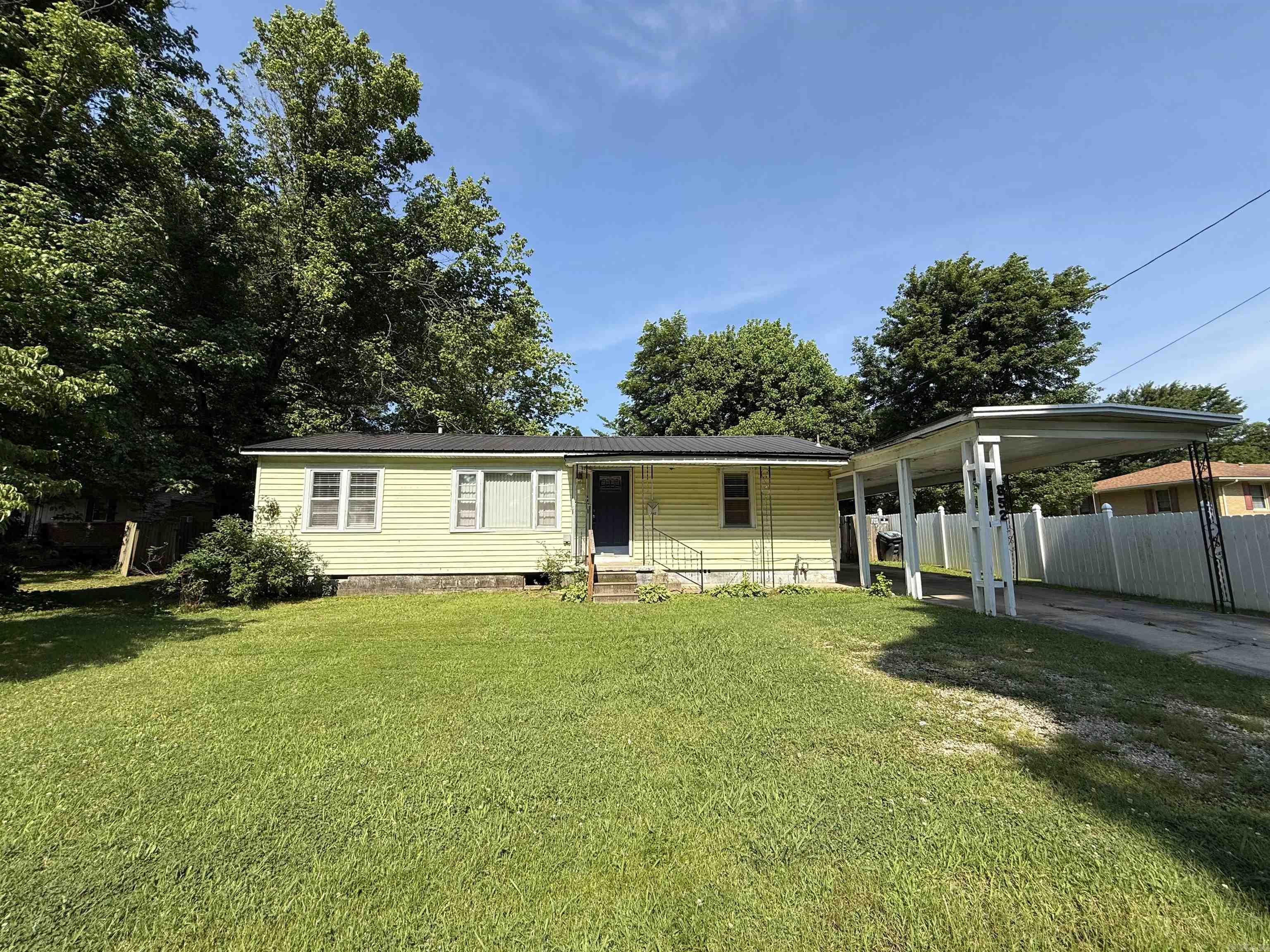 852 Circle Drive Property Photo 1