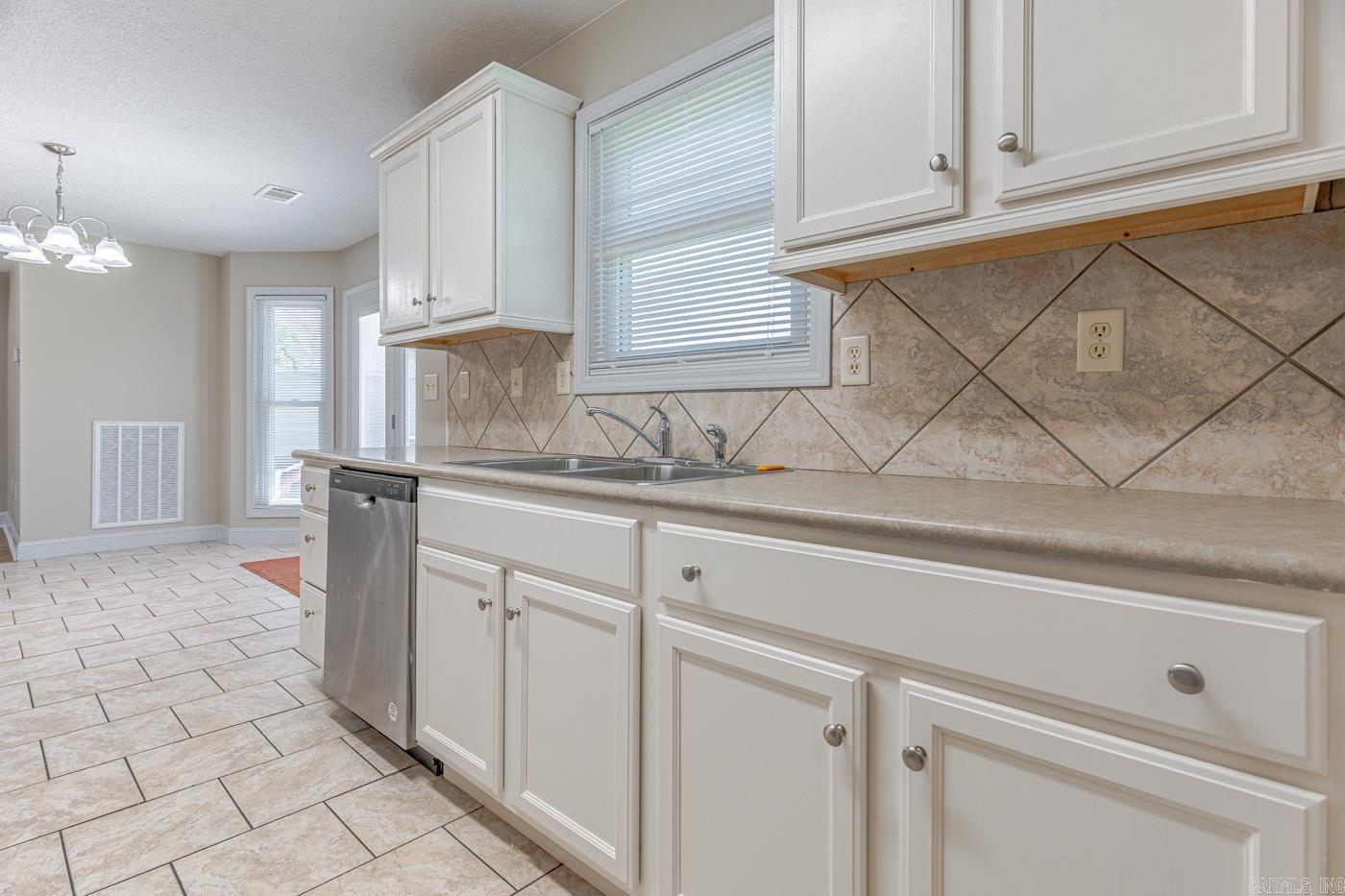 3521 Beacon St Property Photo 15