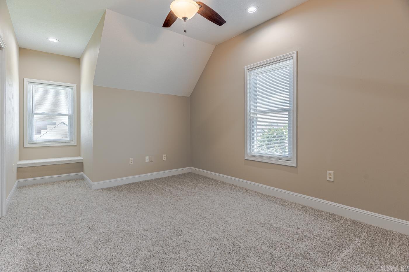 3521 Beacon St Property Photo 22