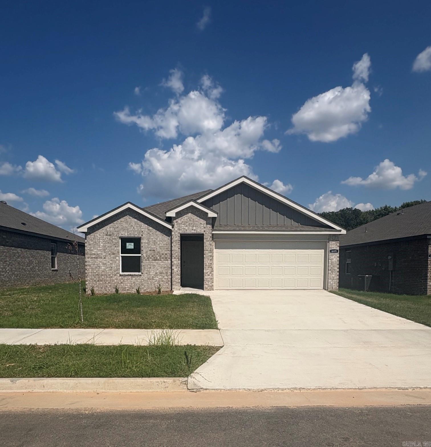 605 Chakka Loop Property Photo 1