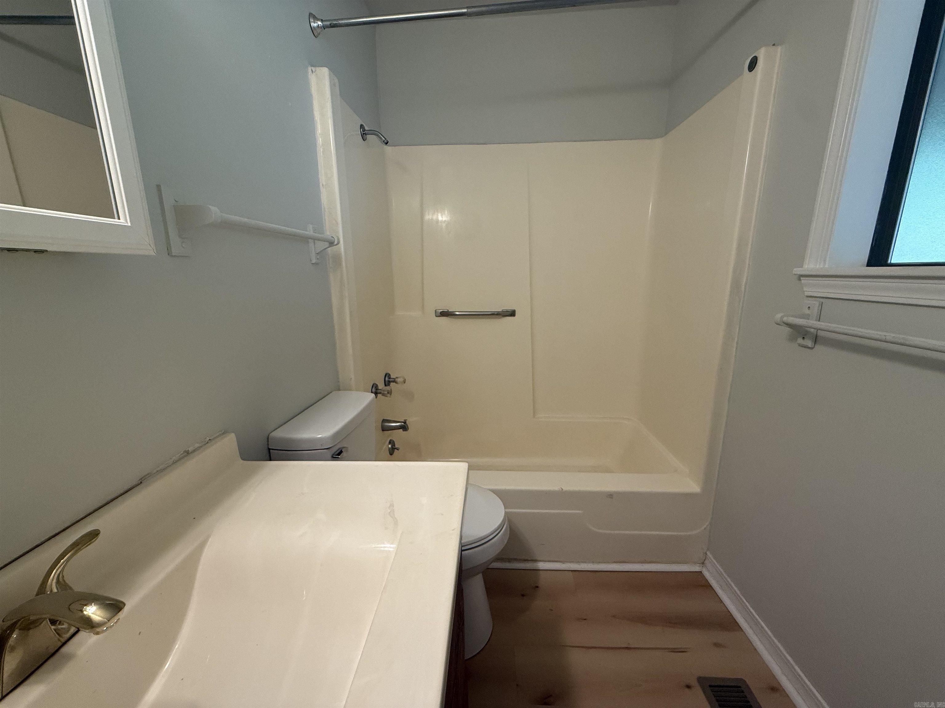 230 Riverview Drive Property Photo 8