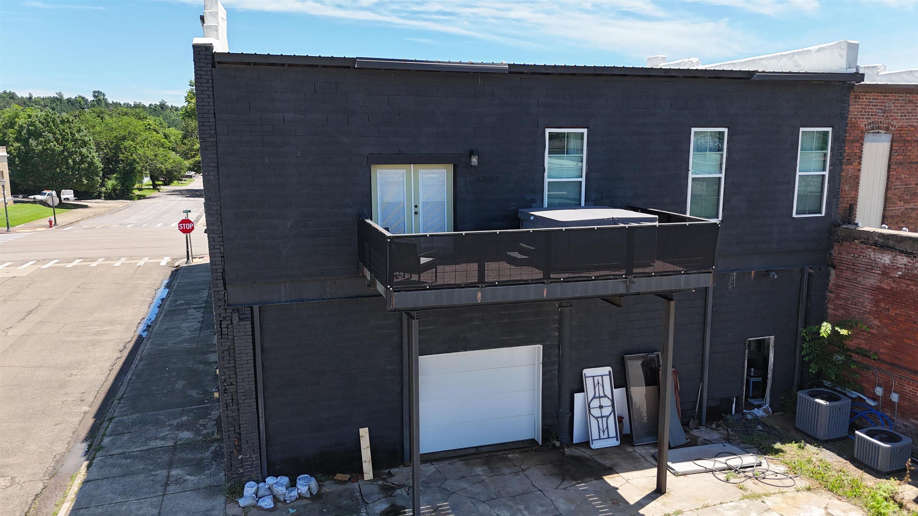 601 Mena St. Property Photo 5