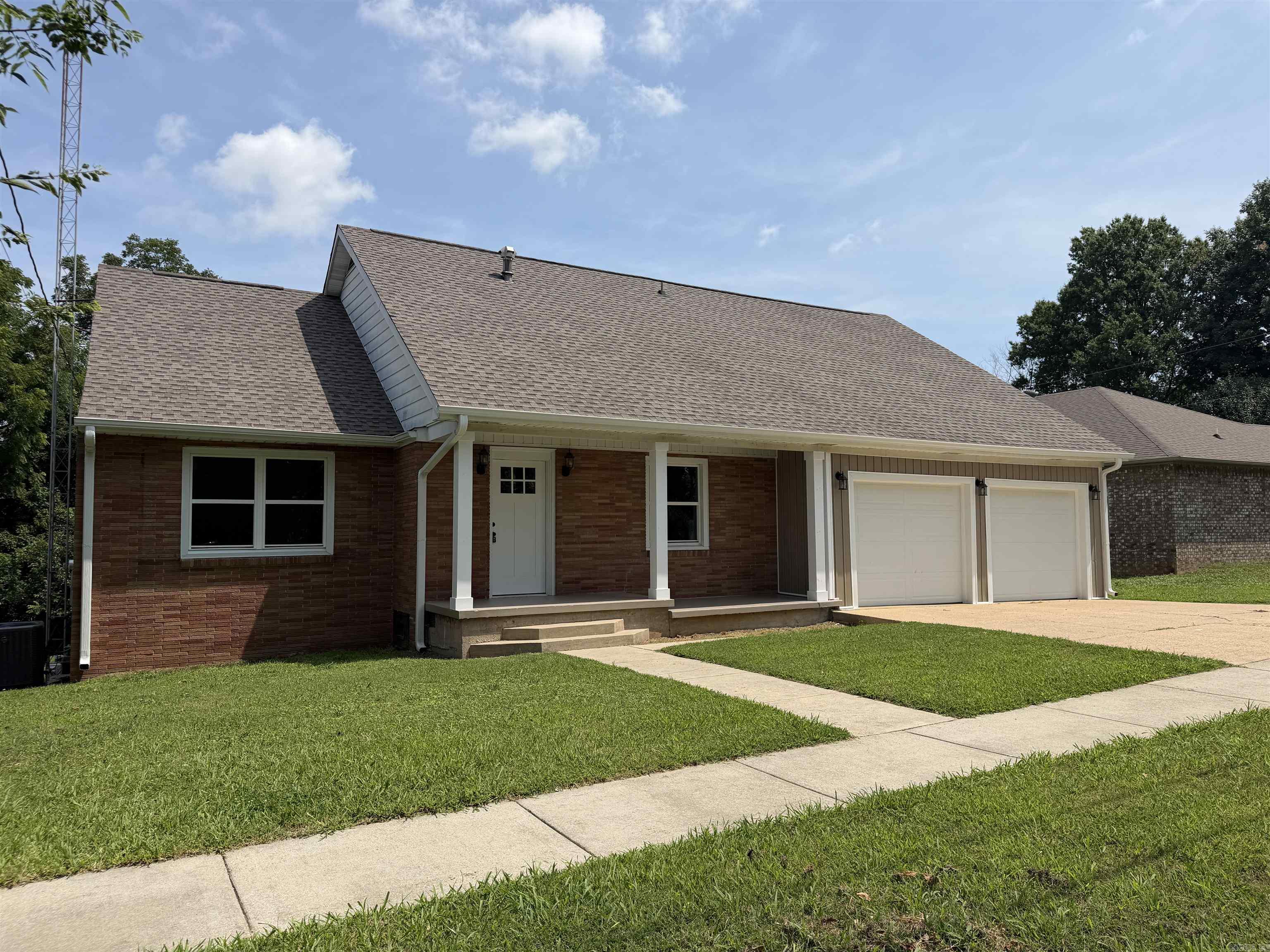 605 W Highland Property Photo 1