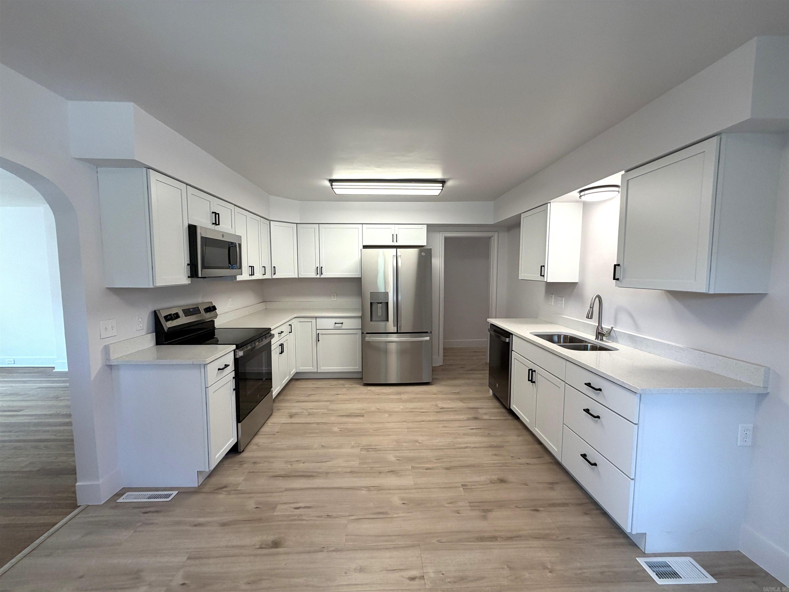 605 W Highland Property Photo 10
