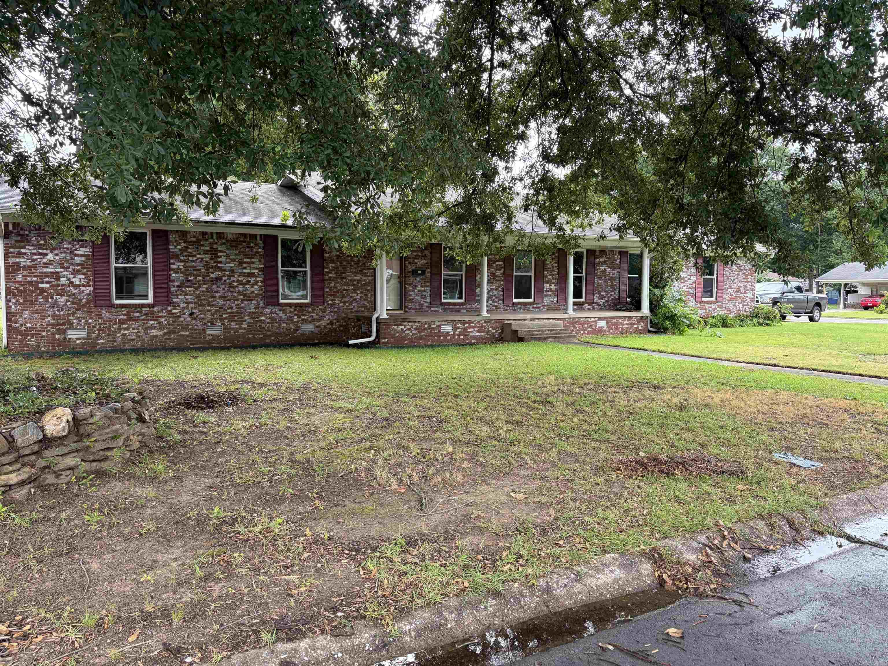 522 Robinette Street Property Photo 1