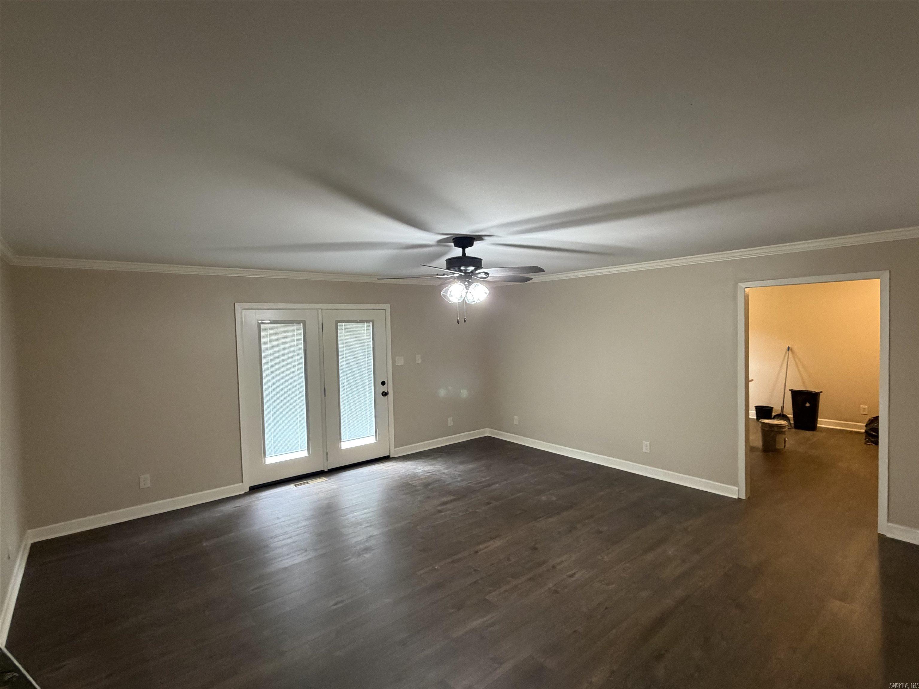 522 Robinette Street Property Photo 4