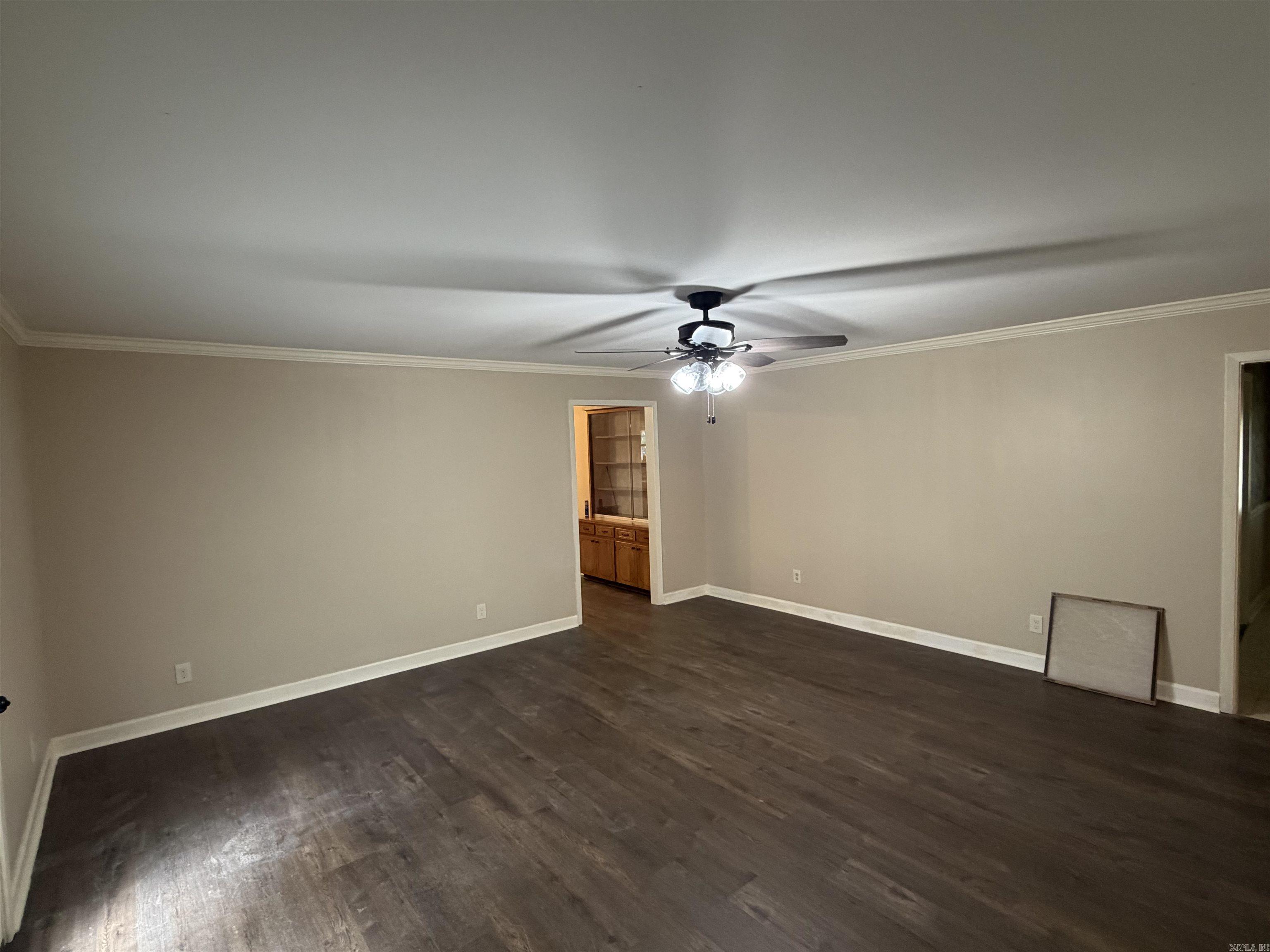 522 Robinette Street Property Photo 5
