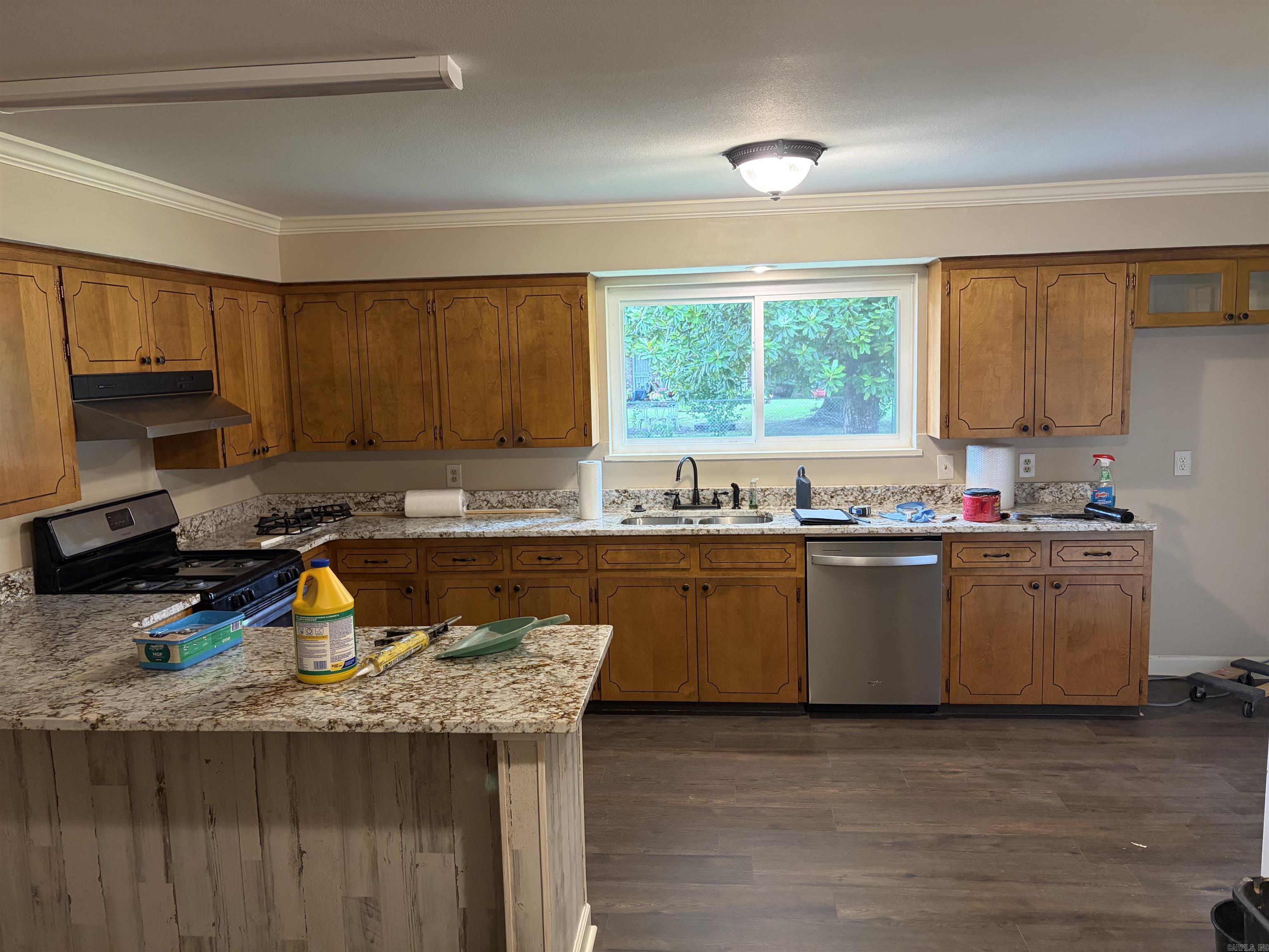 522 Robinette Street Property Photo 7
