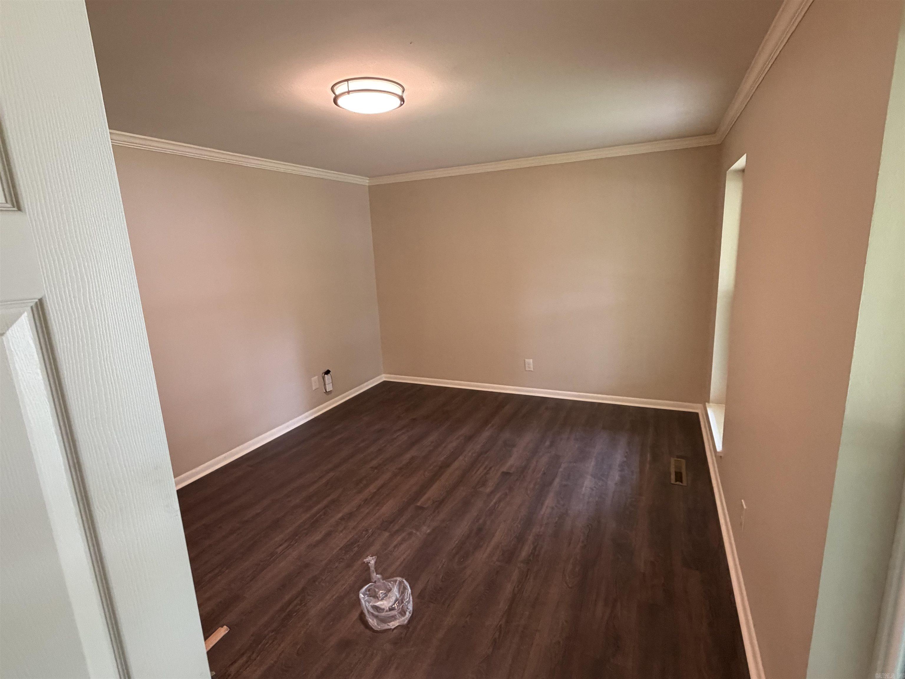 522 Robinette Street Property Photo 8