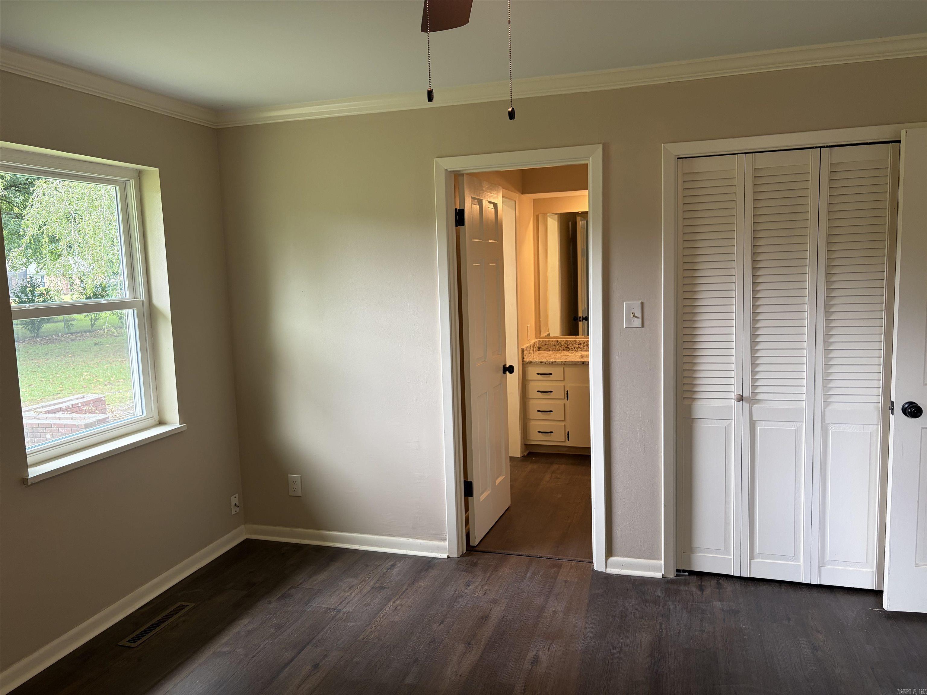 522 Robinette Street Property Photo 10