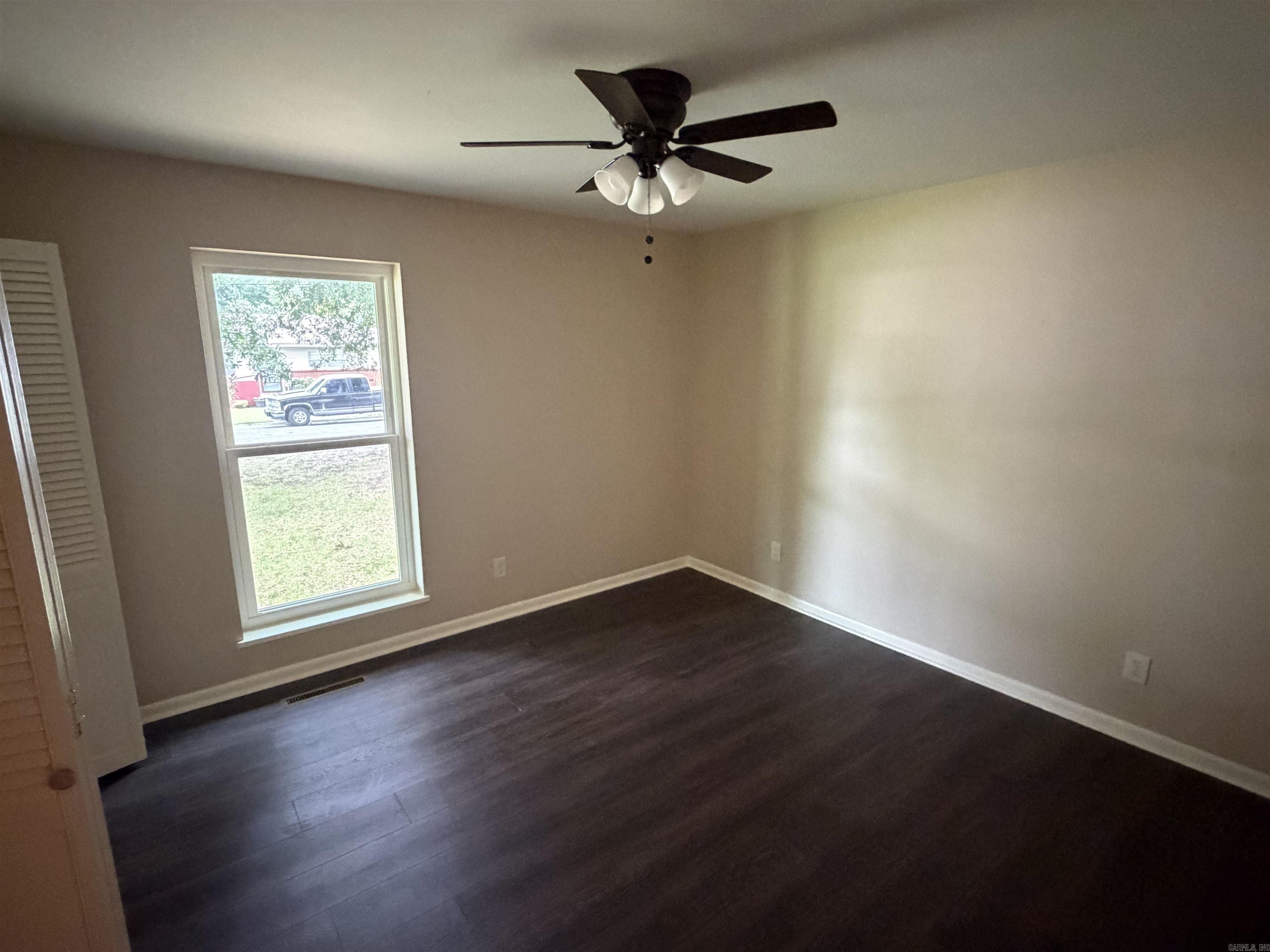 522 Robinette Street Property Photo 13