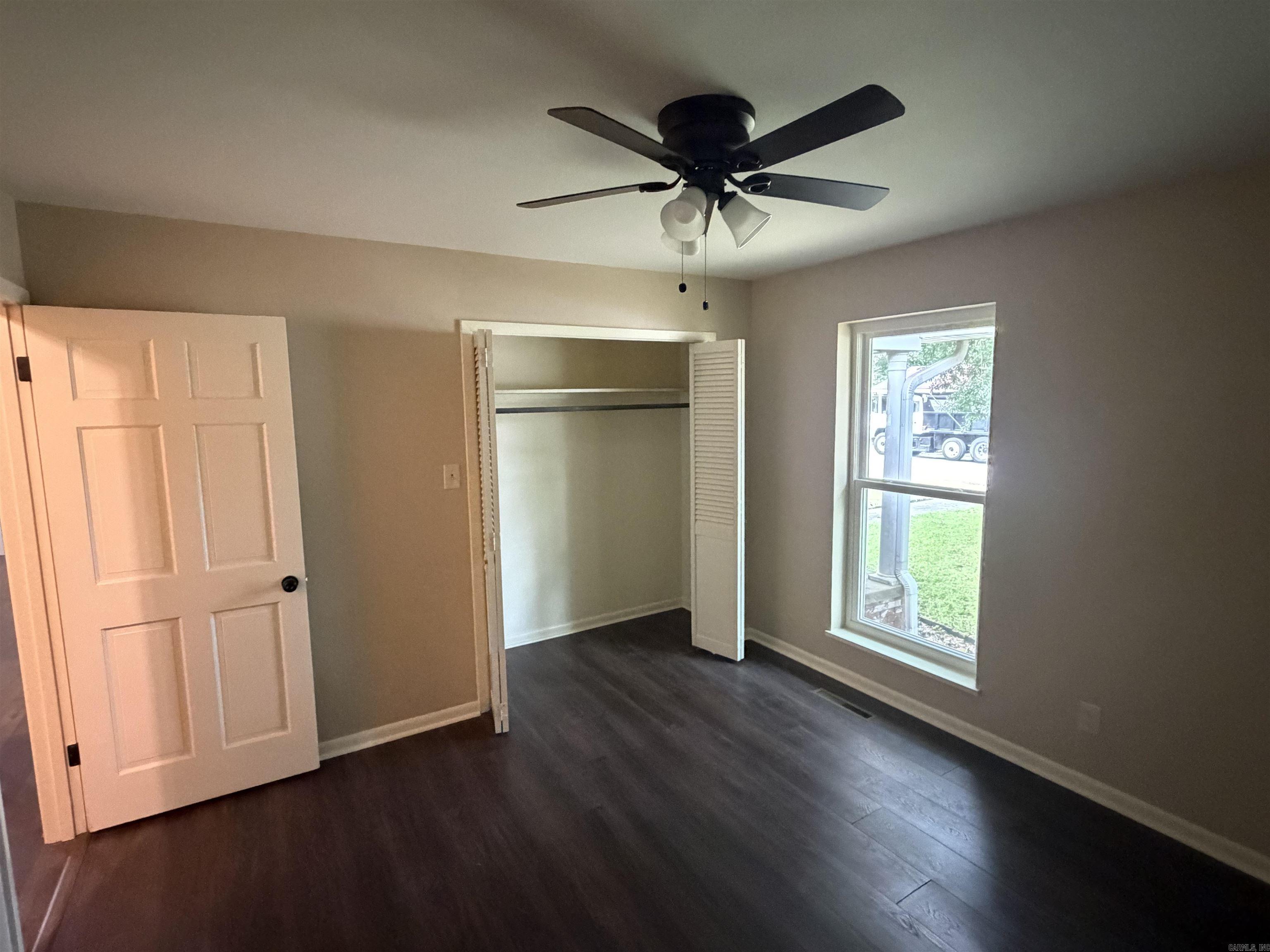 522 Robinette Street Property Photo 14