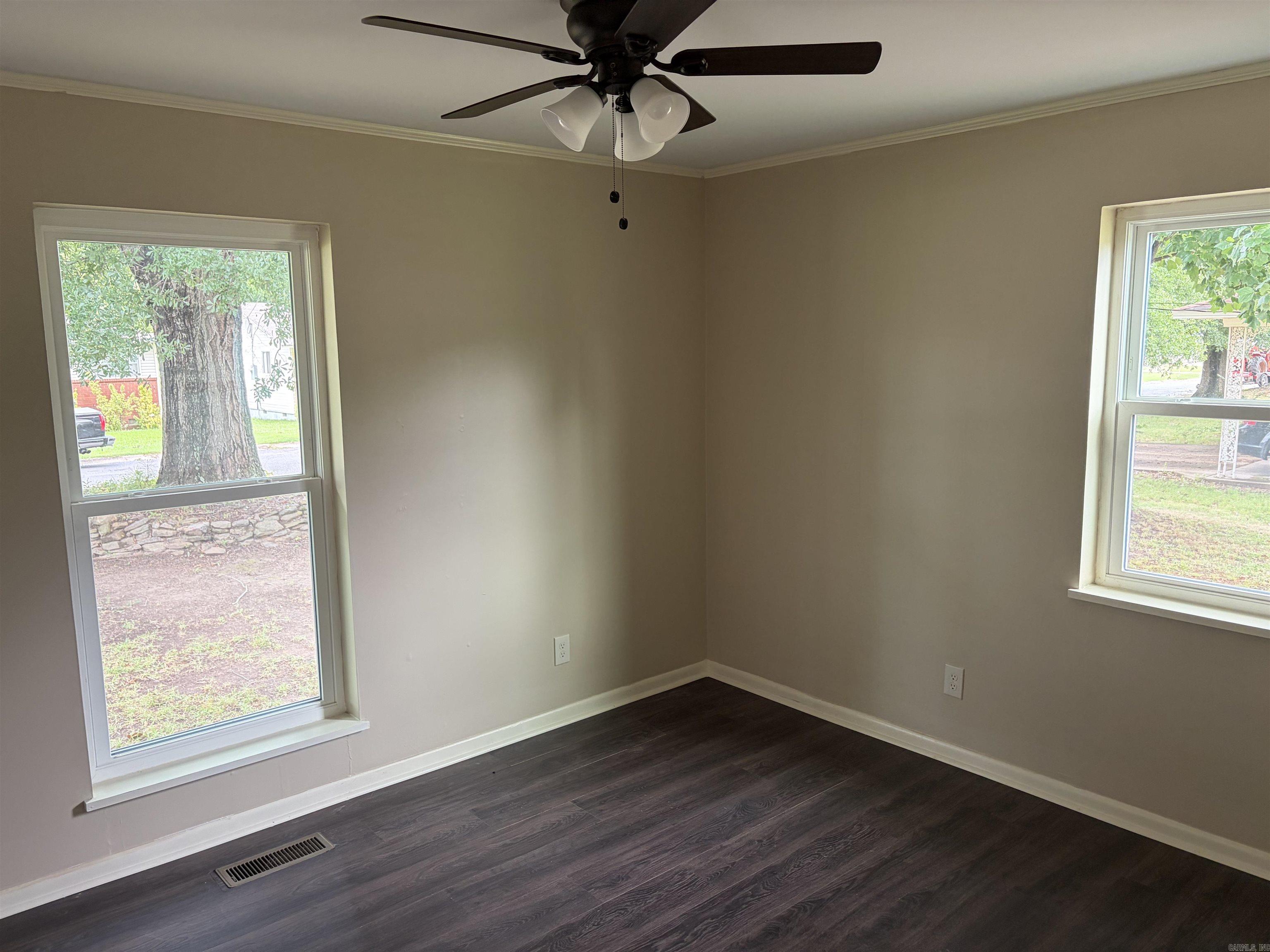 522 Robinette Street Property Photo 15
