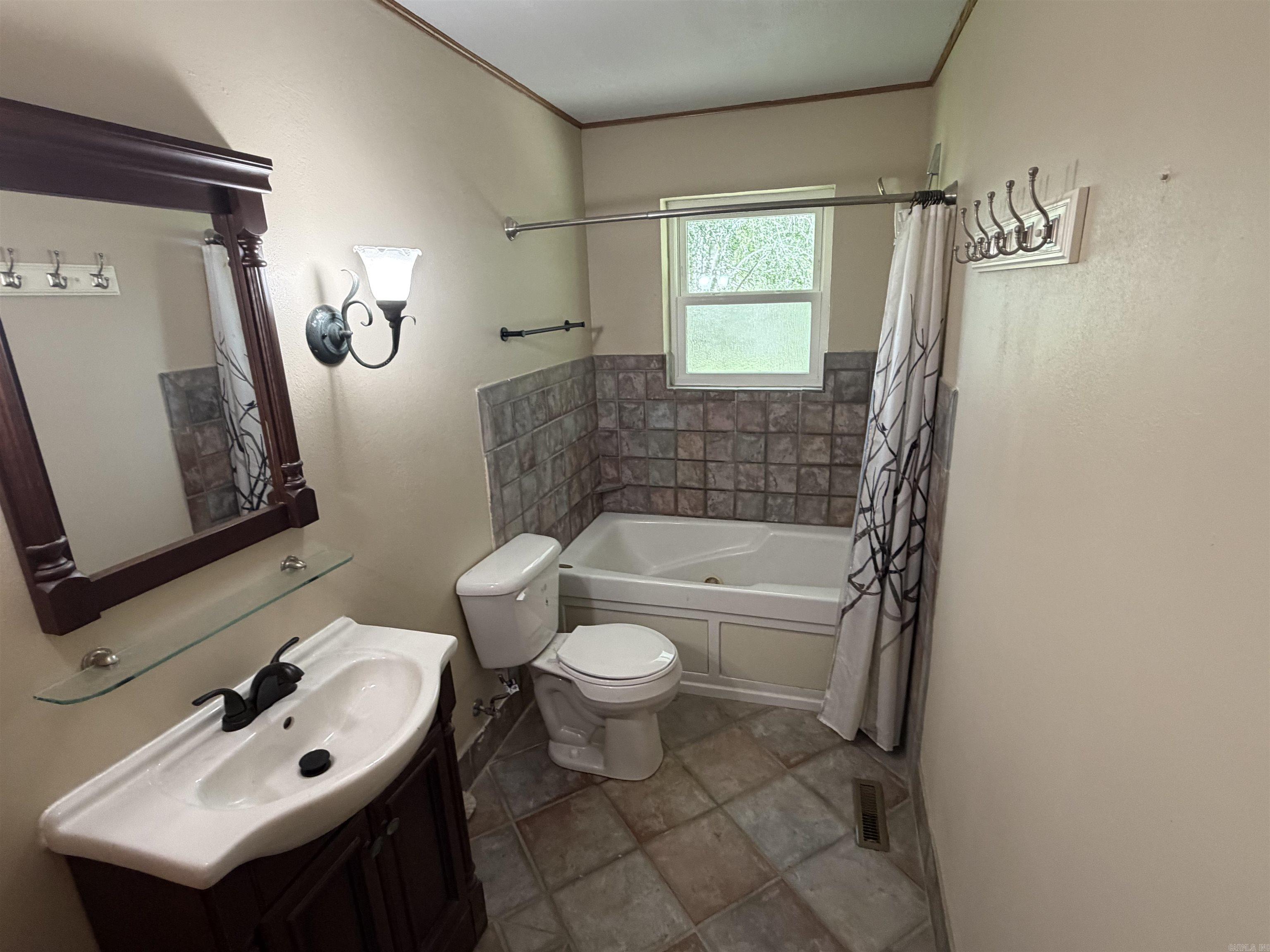 522 Robinette Street Property Photo 16