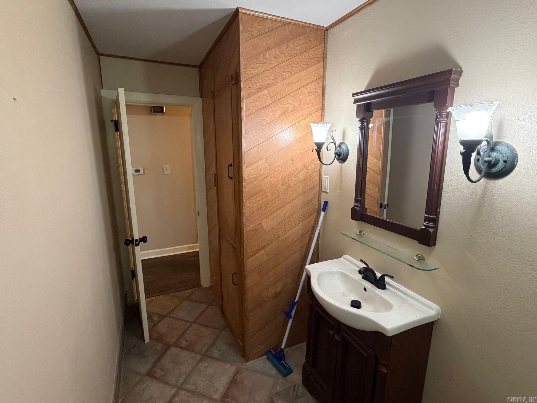 522 Robinette Street Property Photo 17