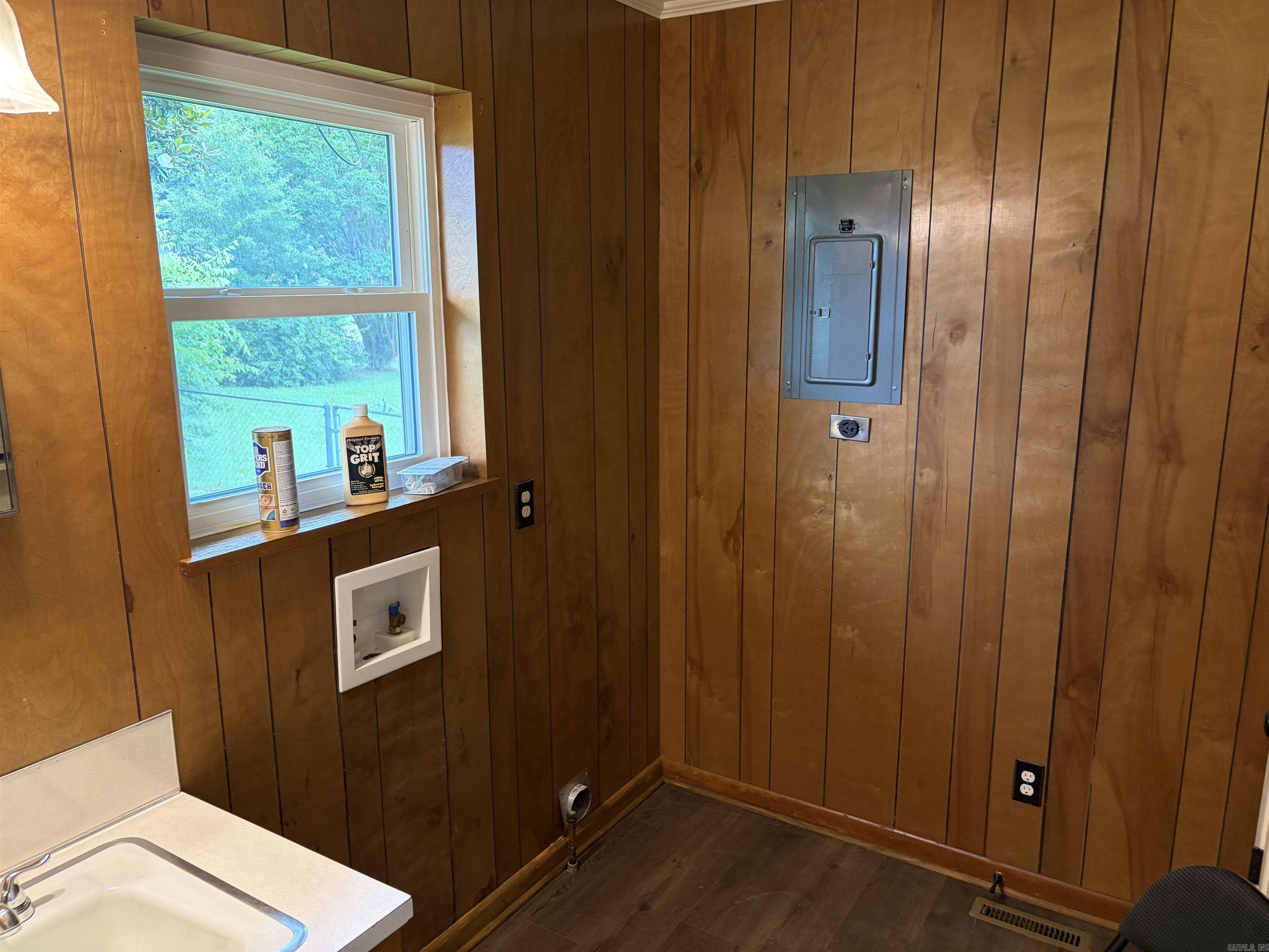 522 Robinette Street Property Photo 21