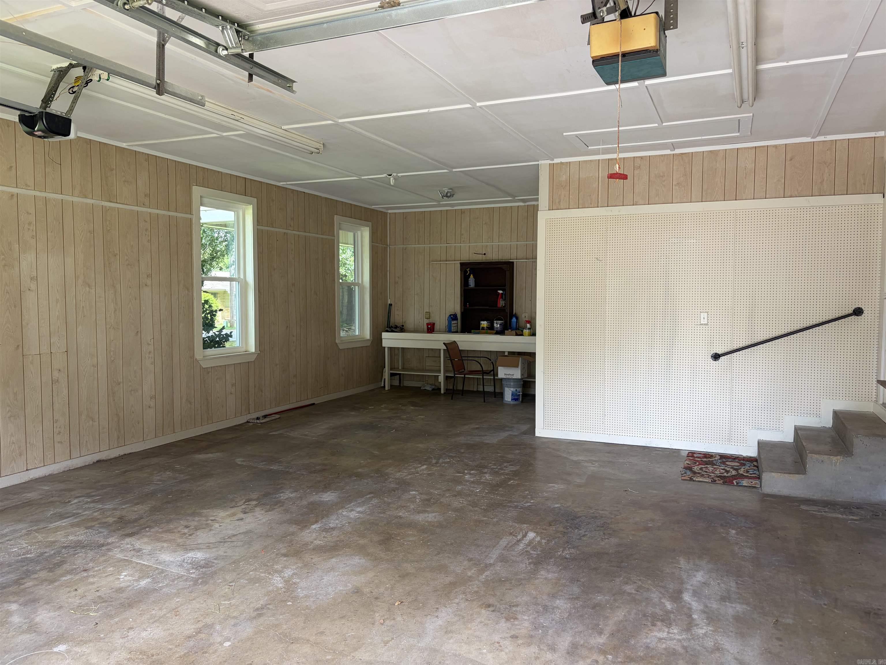 522 Robinette Street Property Photo 22