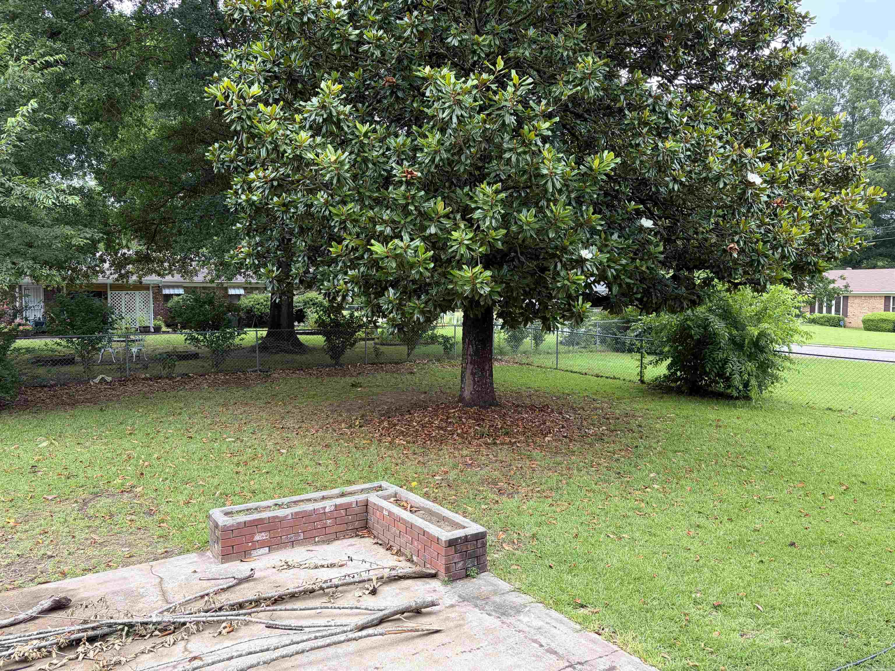 522 Robinette Street Property Photo 25