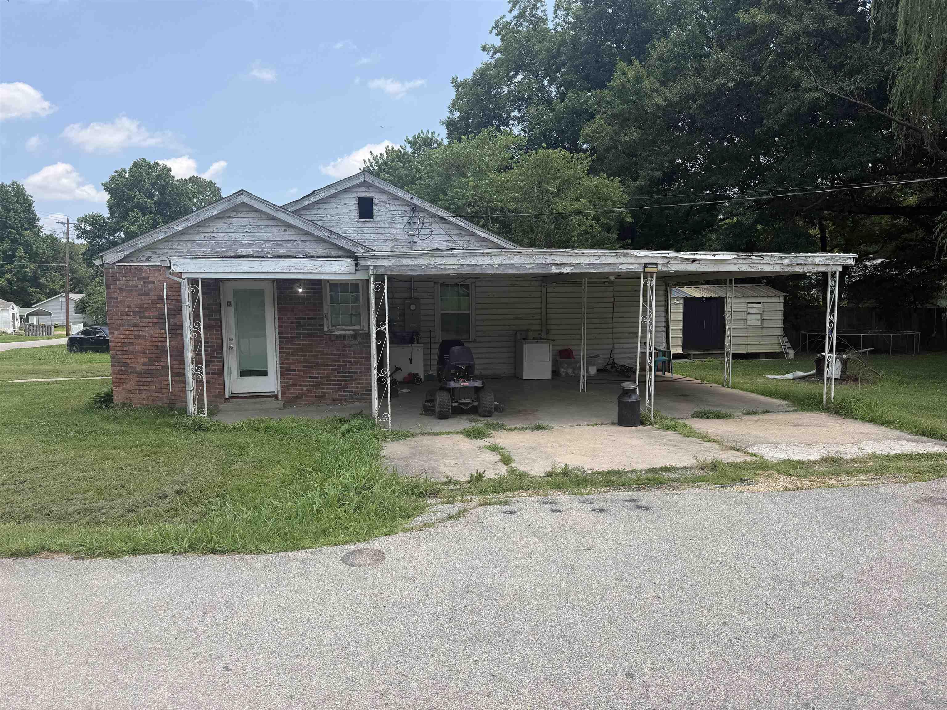 794 W Davis Street Property Photo 4