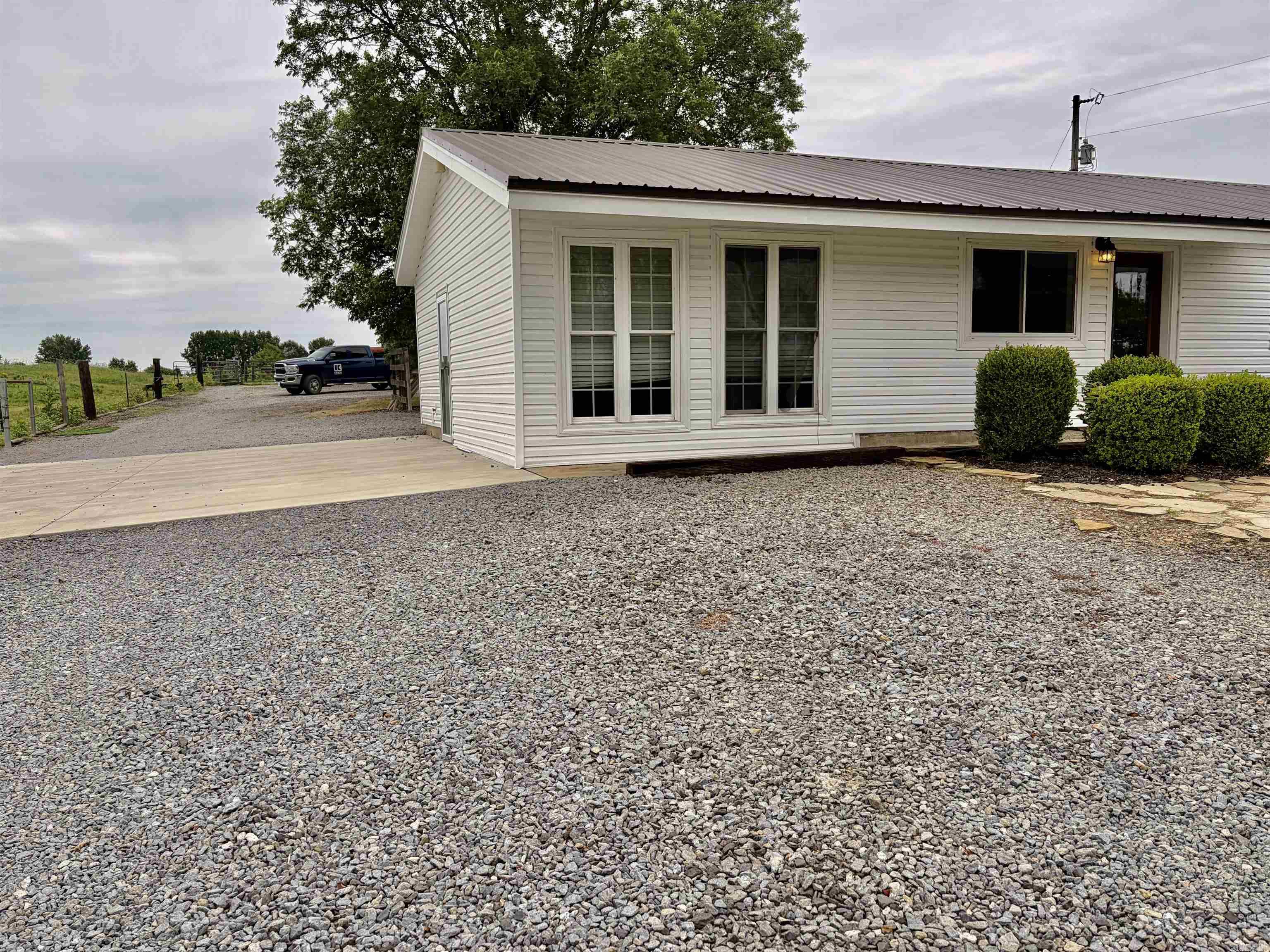 1861 Ferguson Ln Property Photo 3