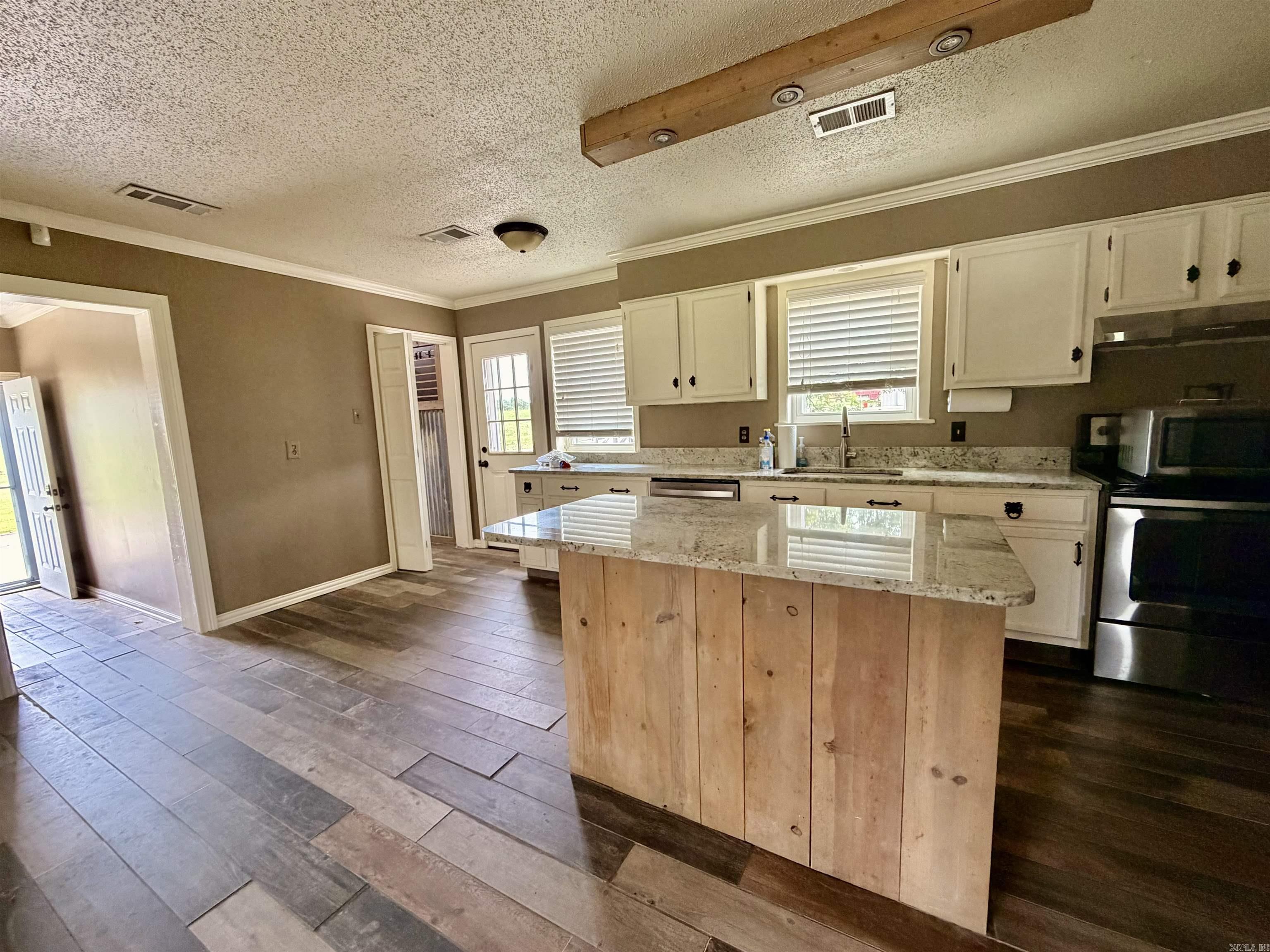 1861 Ferguson Ln Property Photo 15