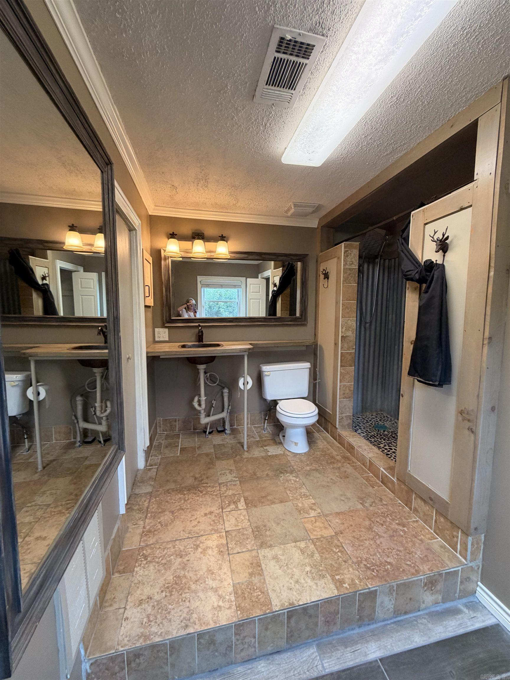 1861 Ferguson Ln Property Photo 31