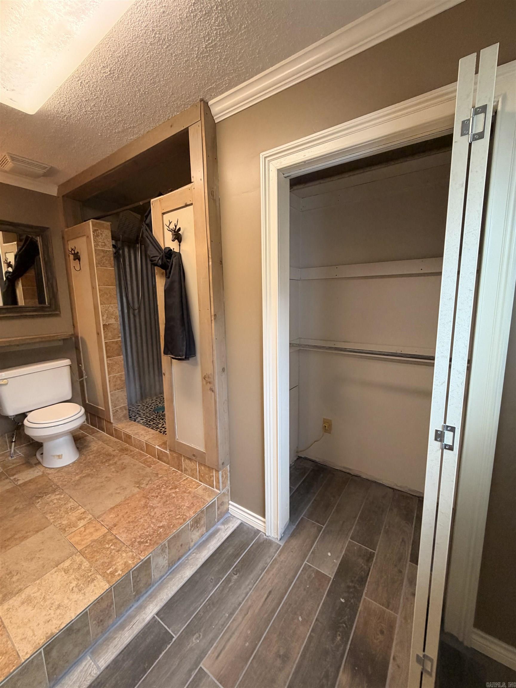1861 Ferguson Ln Property Photo 33