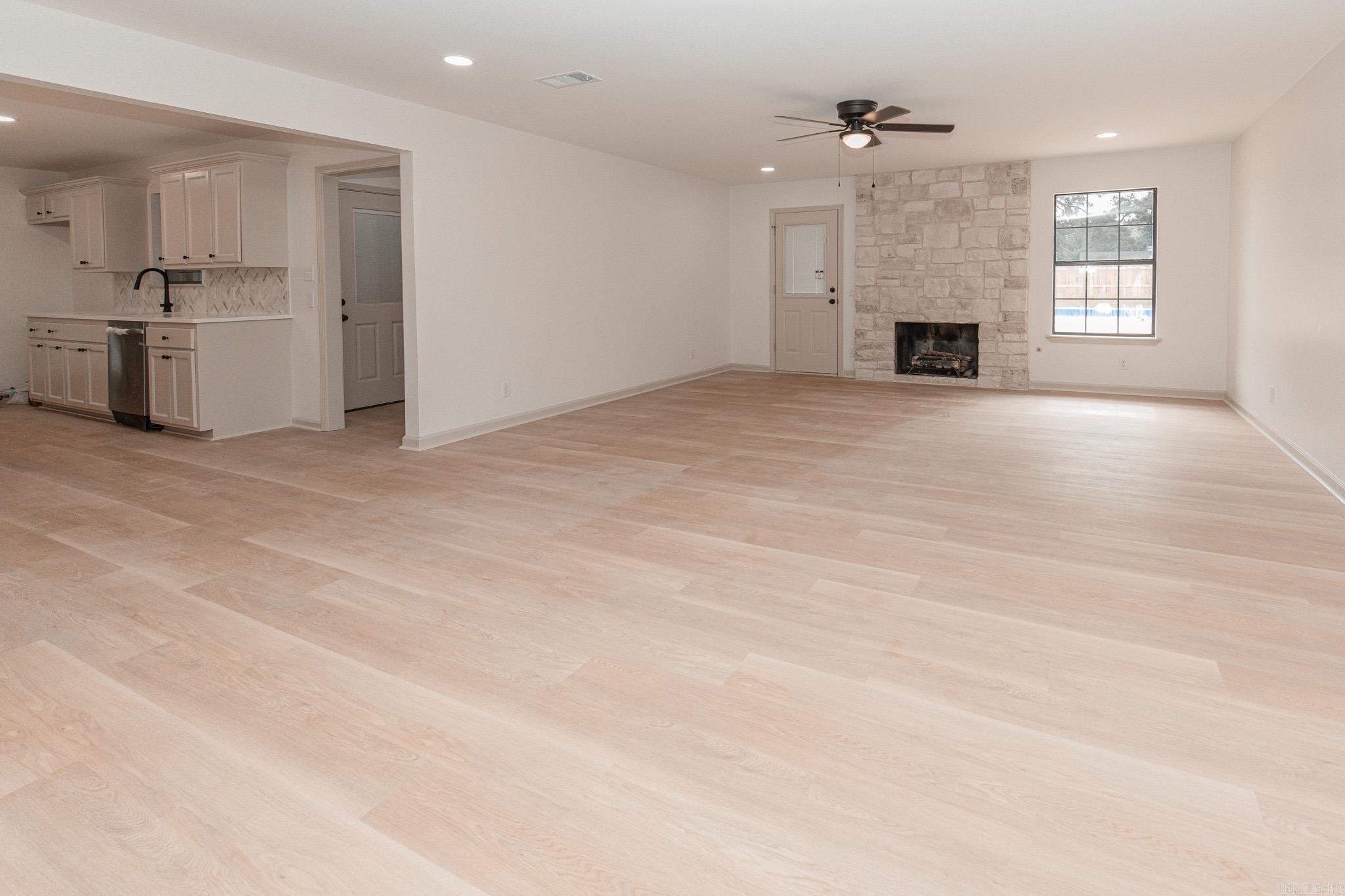 1201 Robin Property Photo 6