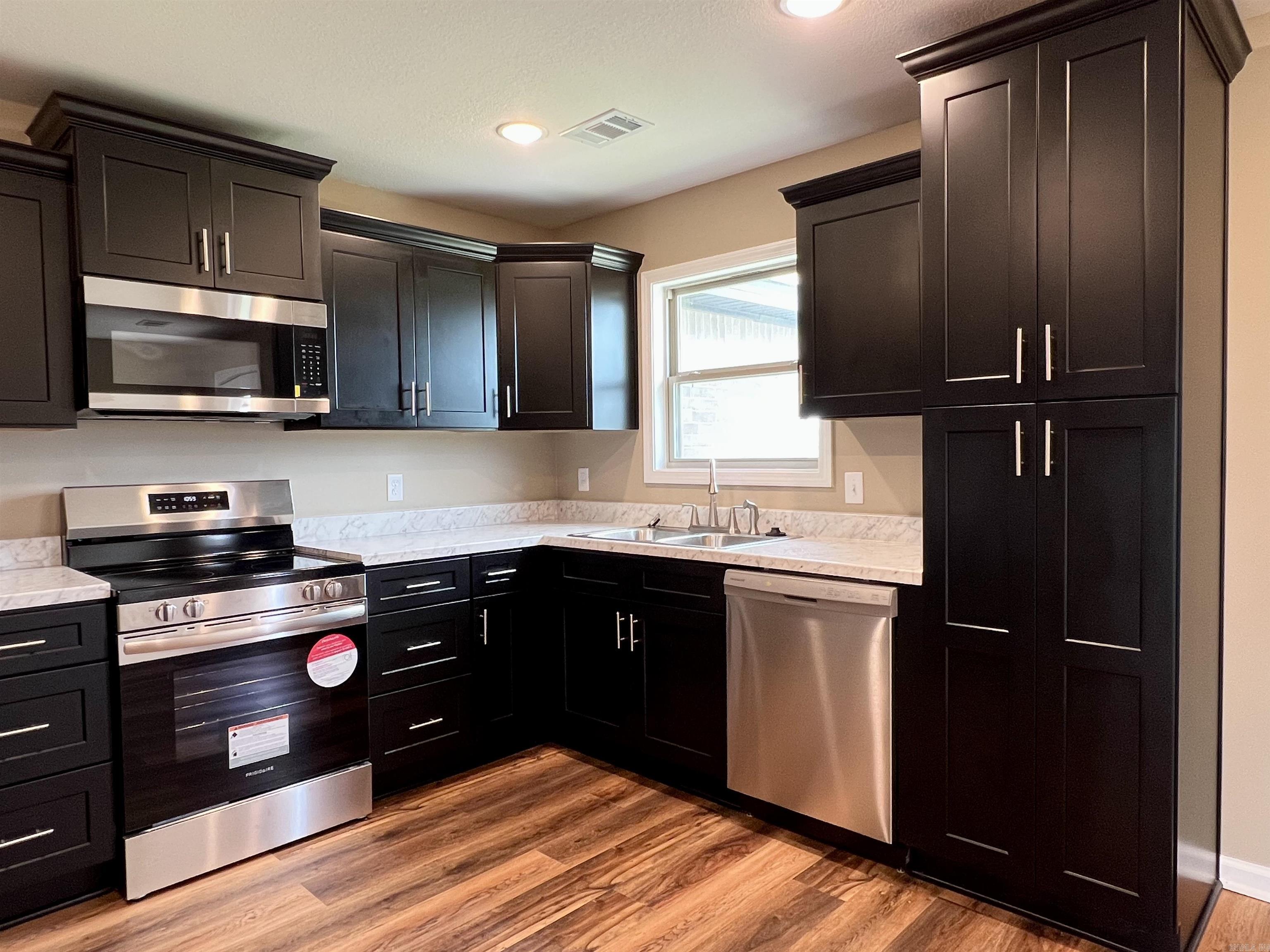 808 Dwight Street Property Photo 8