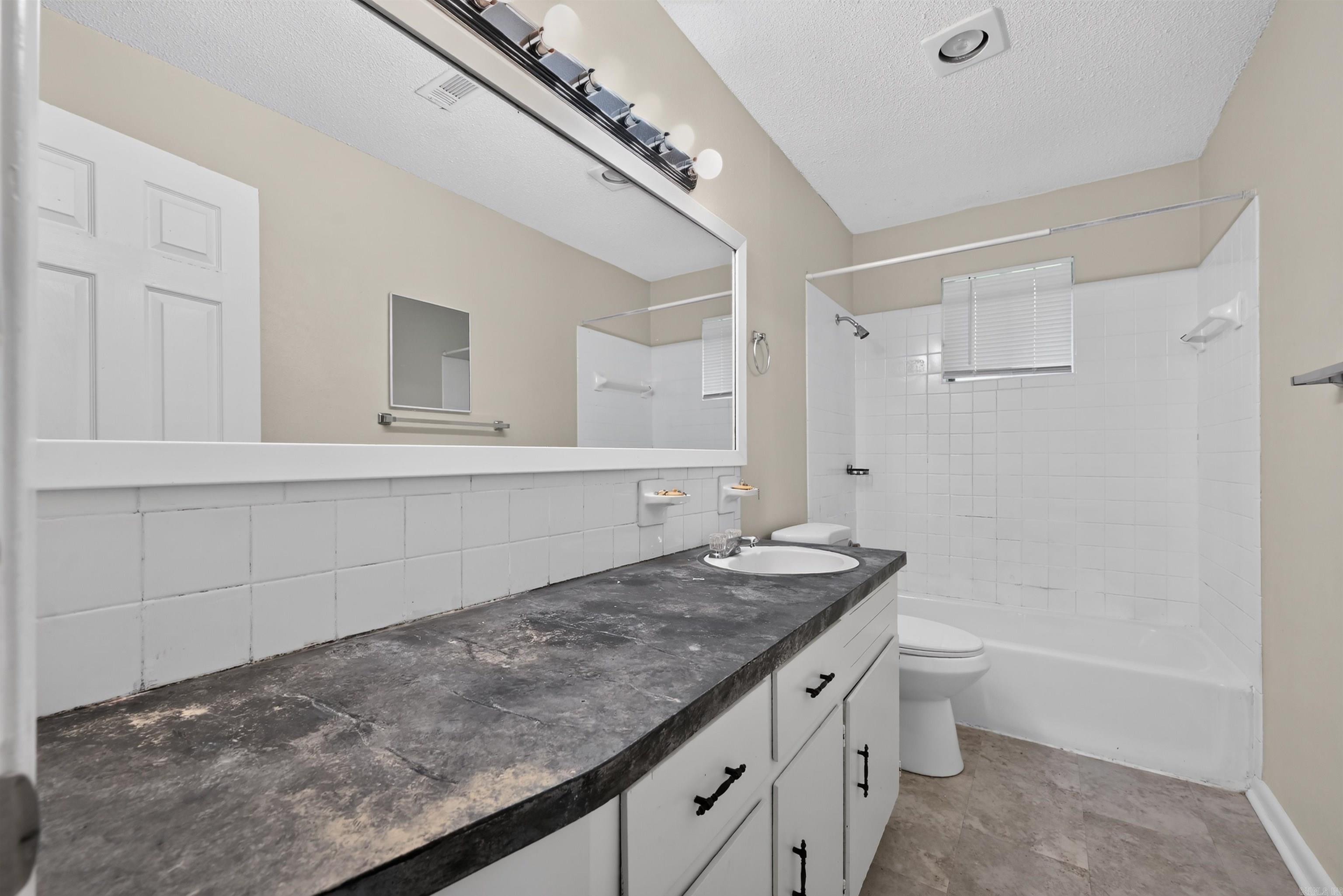 208 Hilda Street Property Photo 32