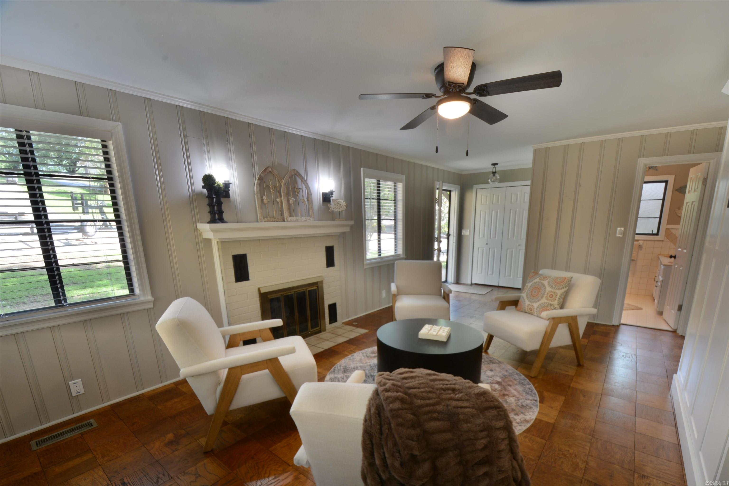 208 Edgewater Circle Property Photo 3
