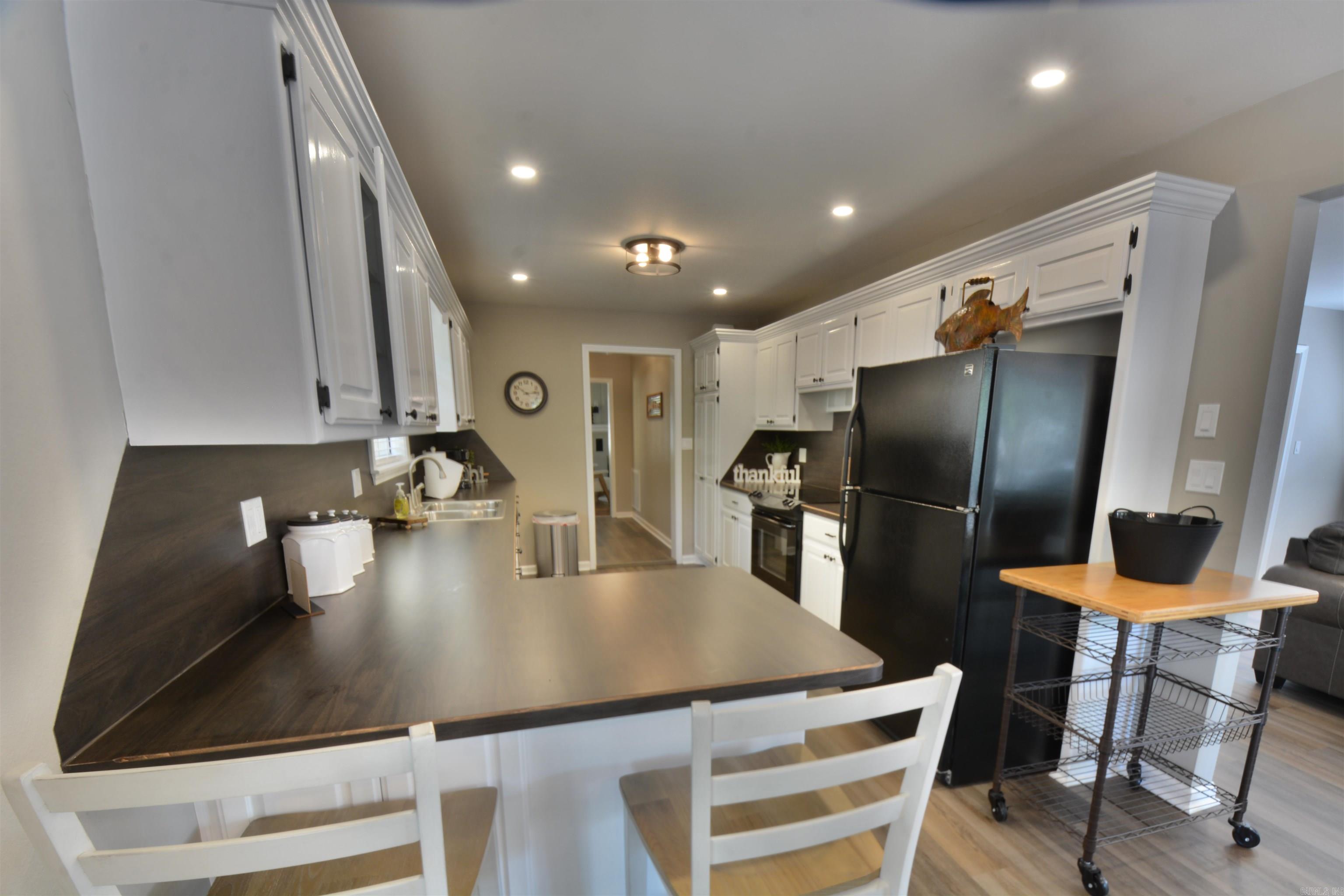 208 Edgewater Circle Property Photo 8