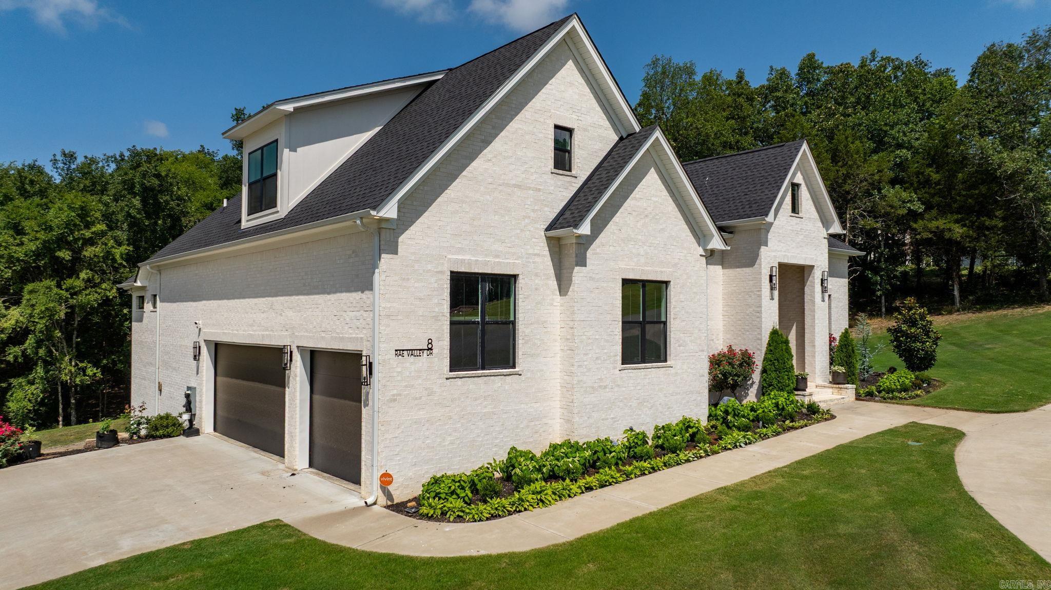 8 Rae Valley Drive Property Photo 3