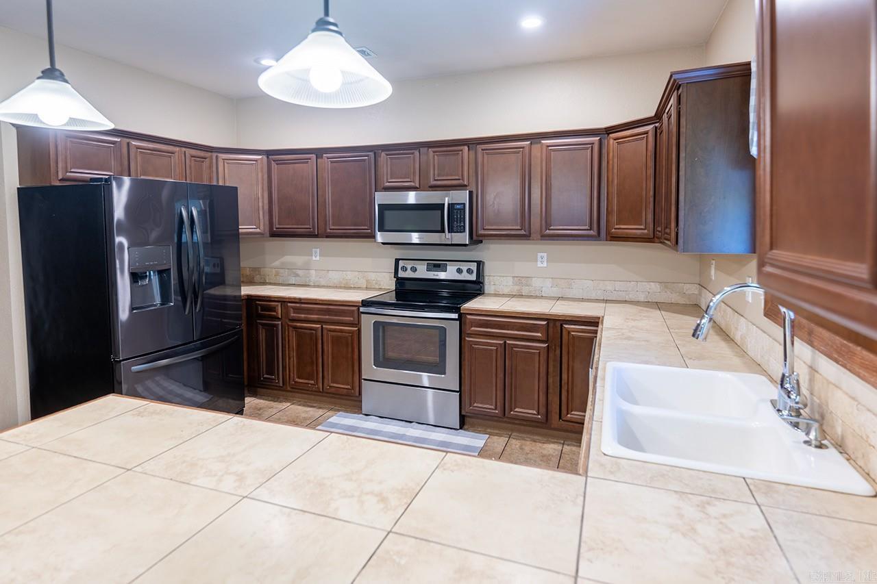260 Hawthorne Property Photo 4