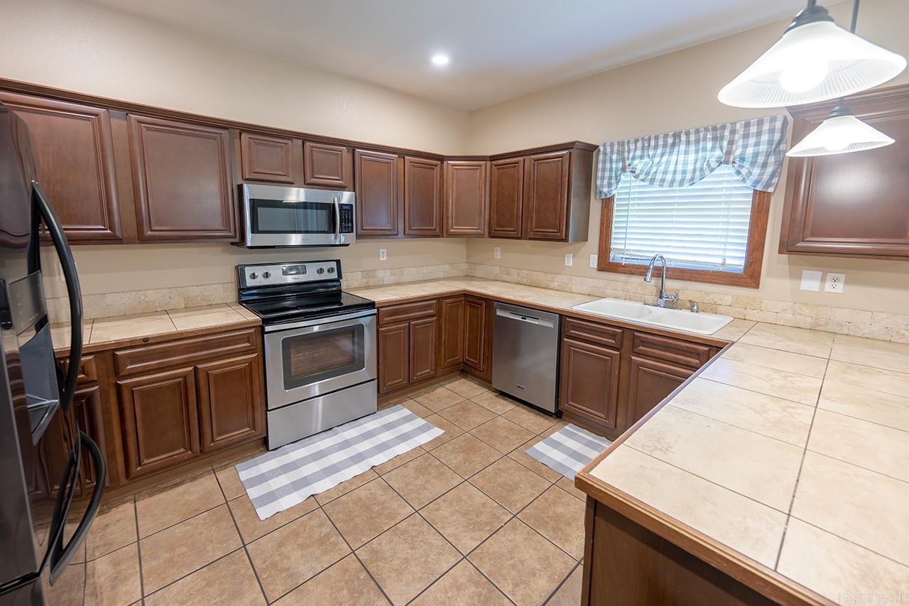 260 Hawthorne Property Photo 5