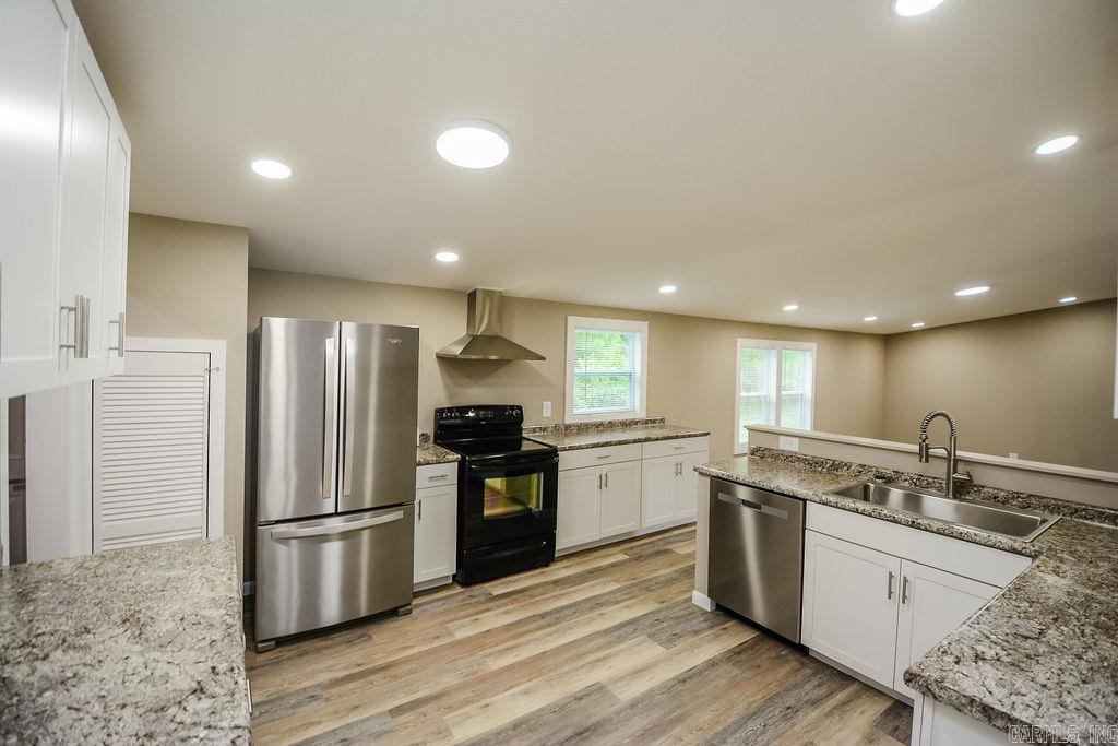 1036 Tippitt Road Property Photo 4