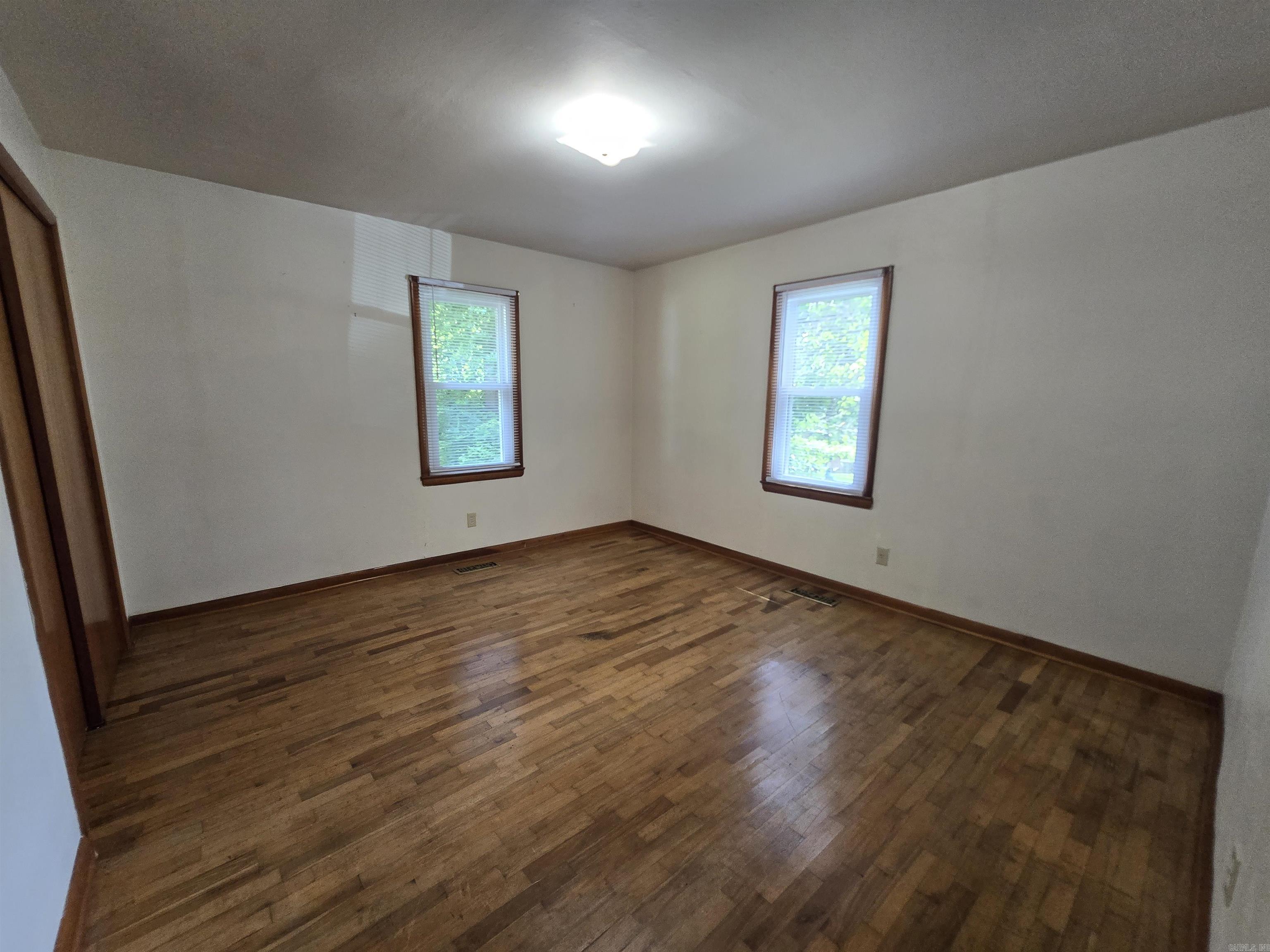 605 E 4th Street Property Photo 4
