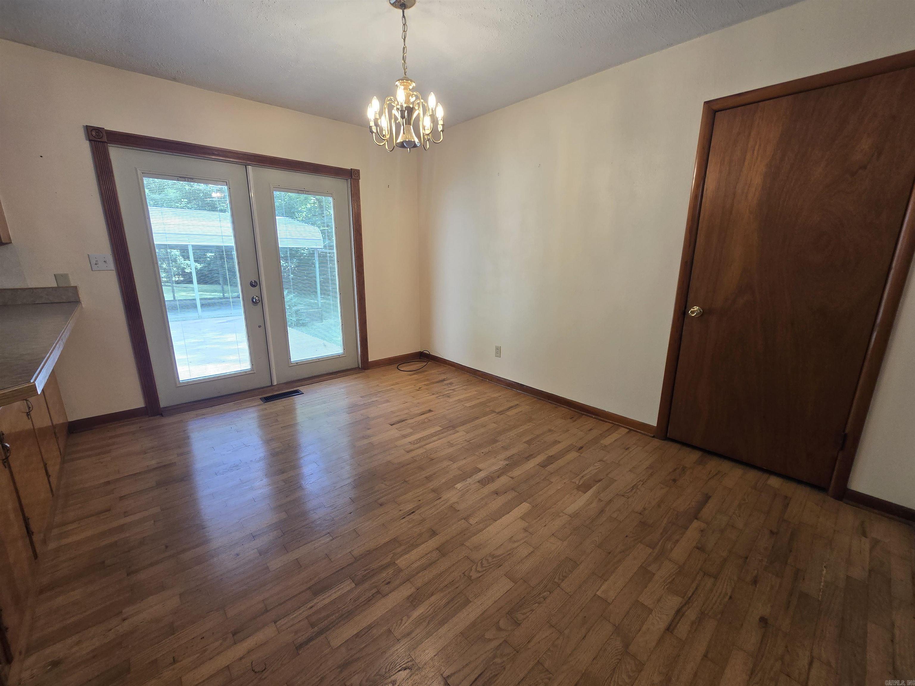 605 E 4th Street Property Photo 7